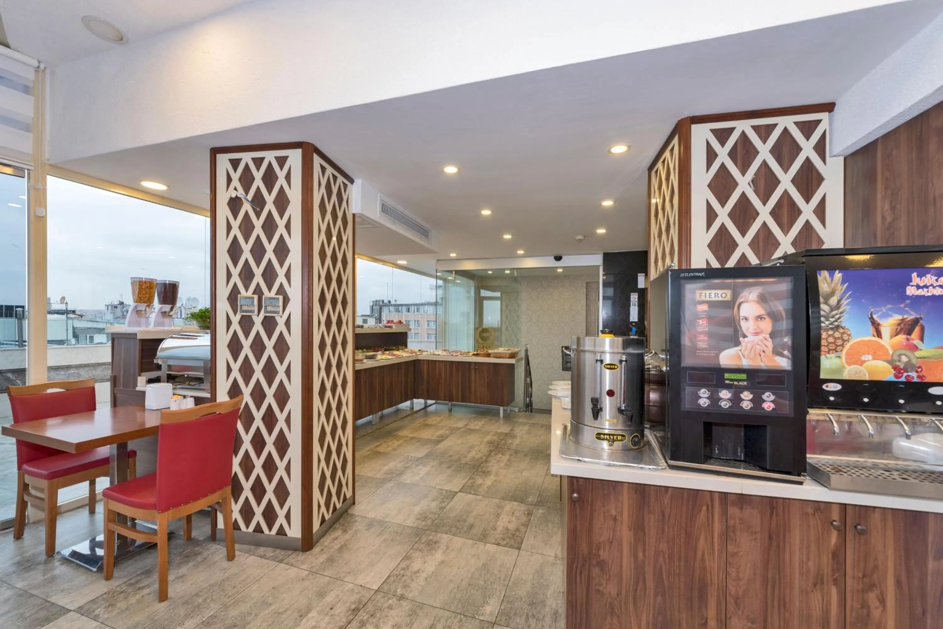 Restaurant/places to eat in Marcello Hotel