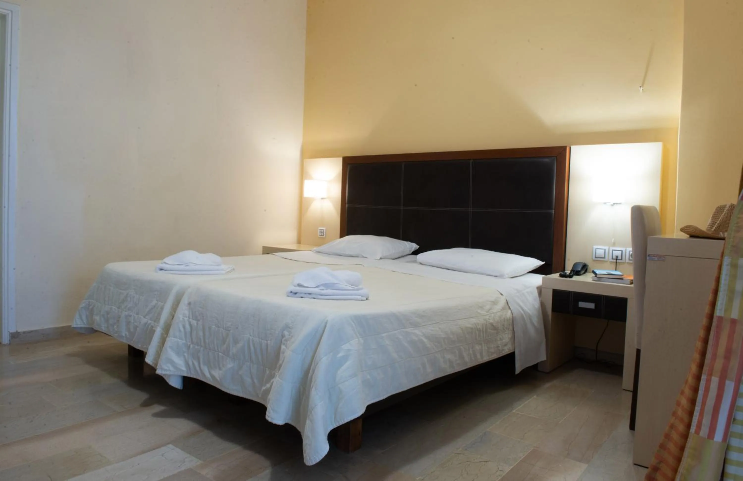 Bed in GOLDEN SUN Κokkoni Beach Hotel