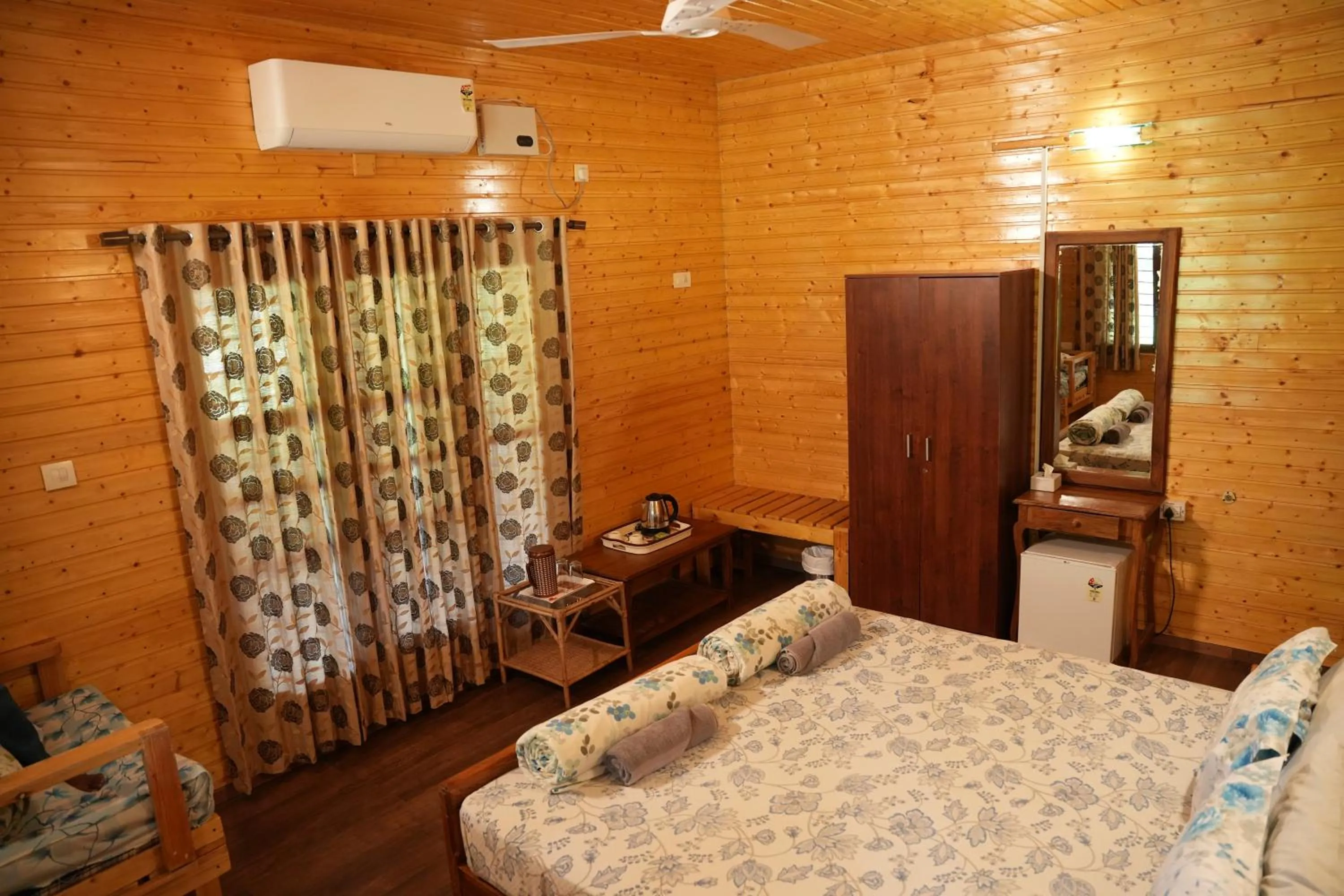 Bed in labdhi Resorts Masinagudi- Stag Groups not allowed