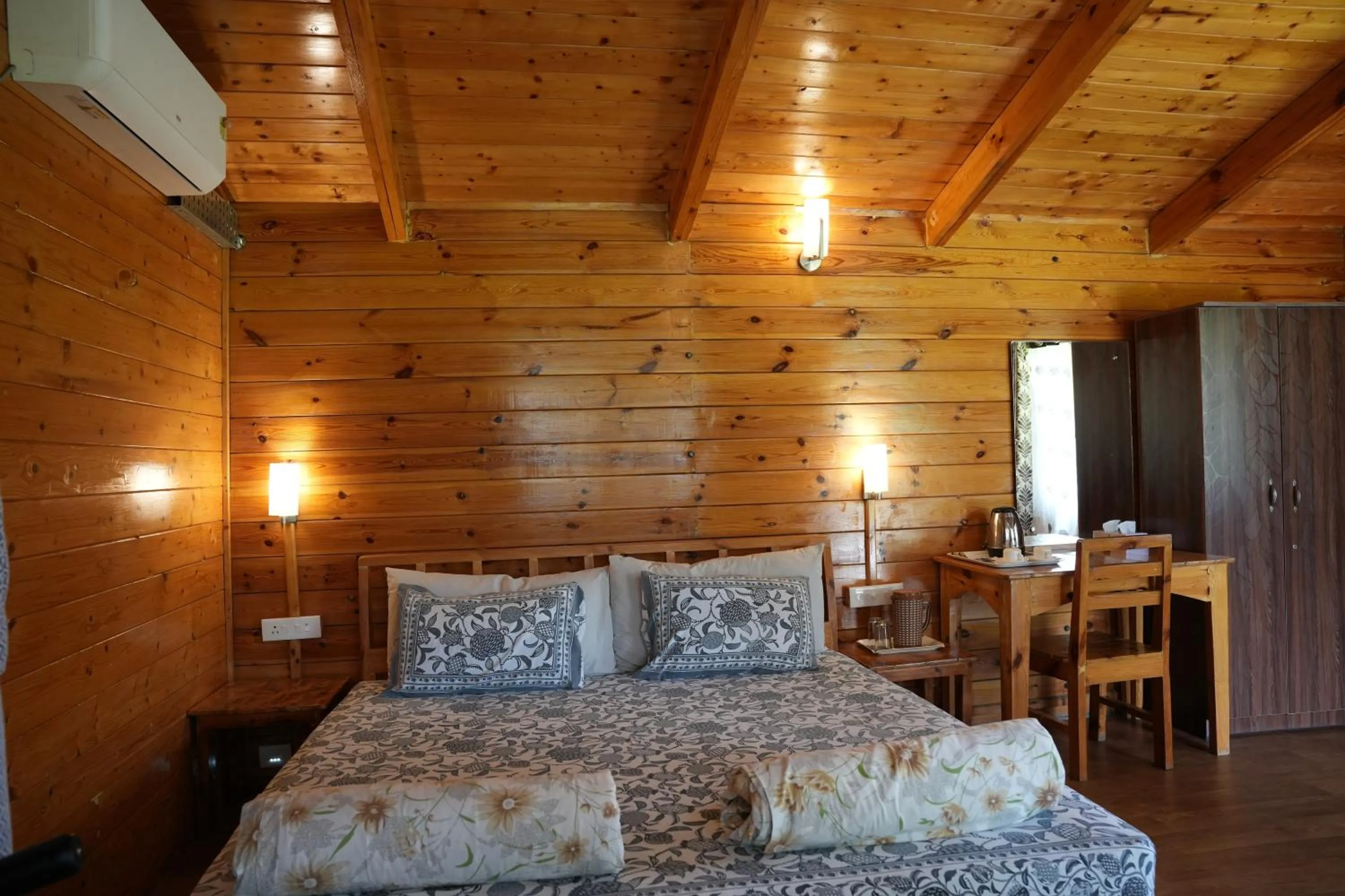 Bed in labdhi Resorts Masinagudi- Stag Groups not allowed