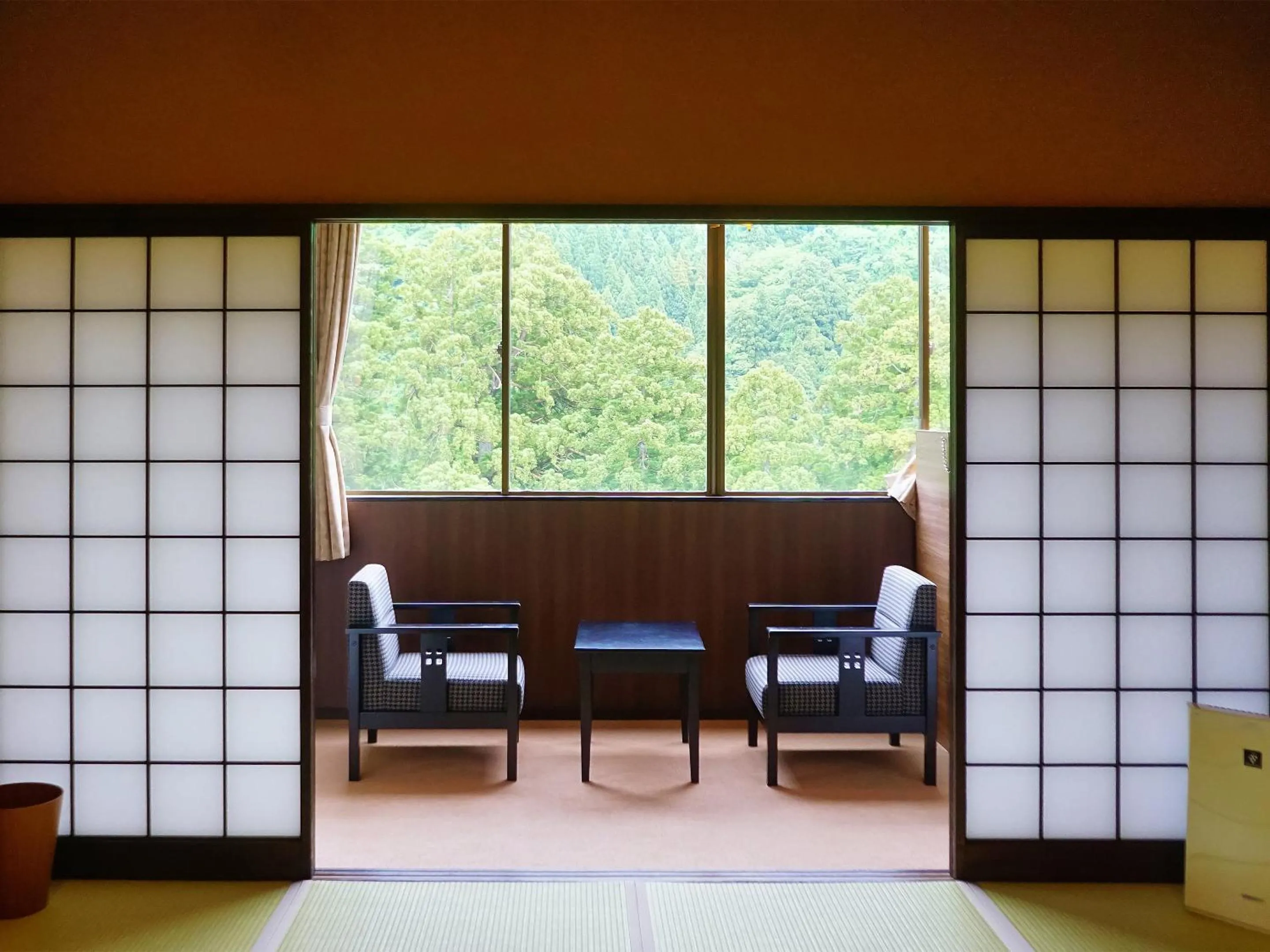 Photo of the whole room in Sanrakuen