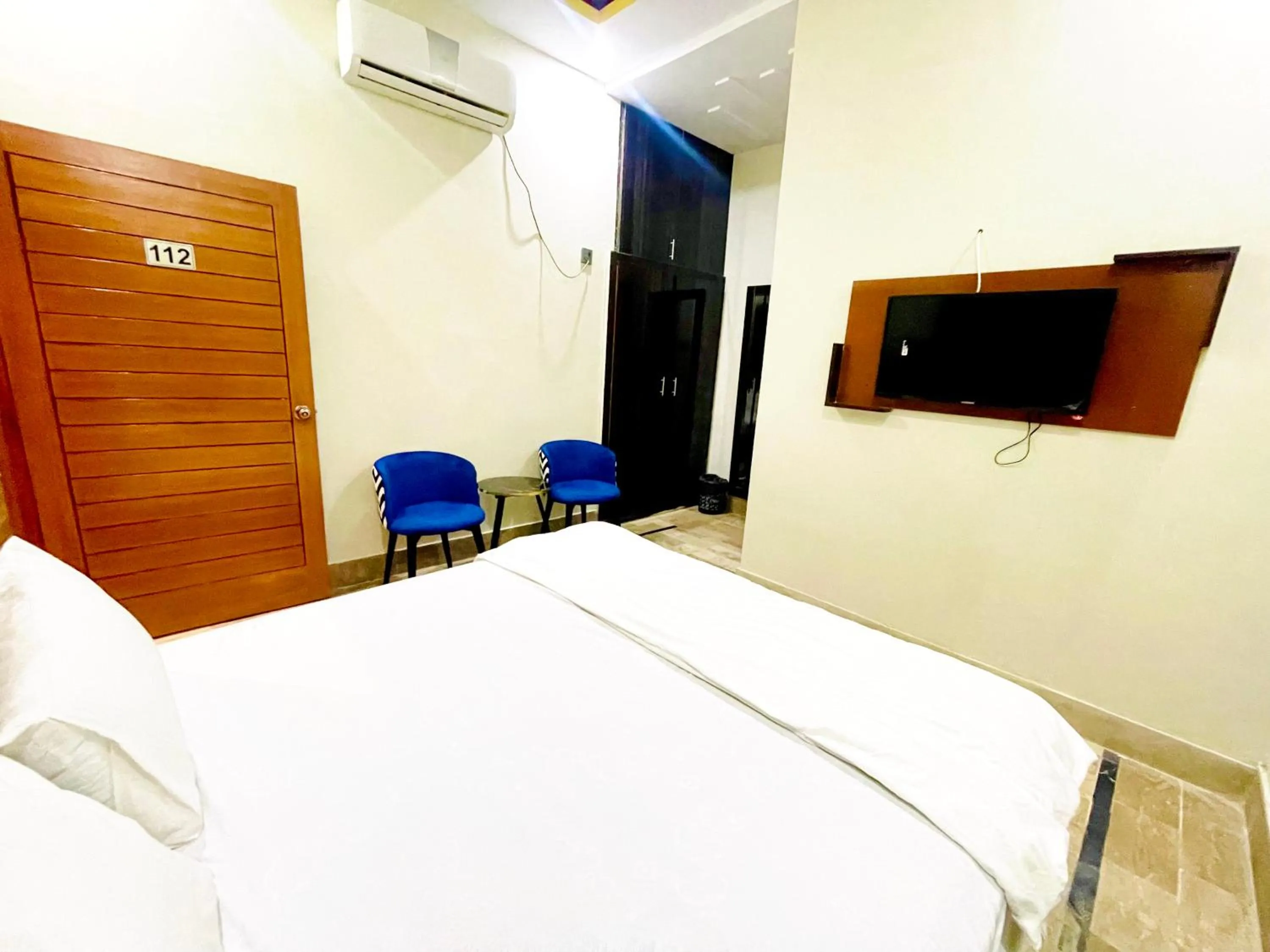 TV and multimedia, Bed in Hotel Bed & Rest Airport