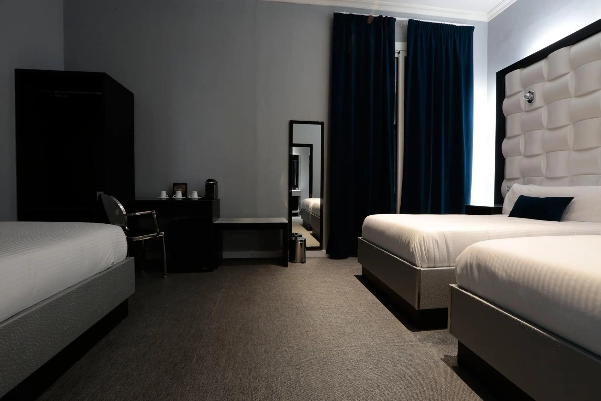 Photo of the whole room, Bed in Amra Barcelona Gran Via