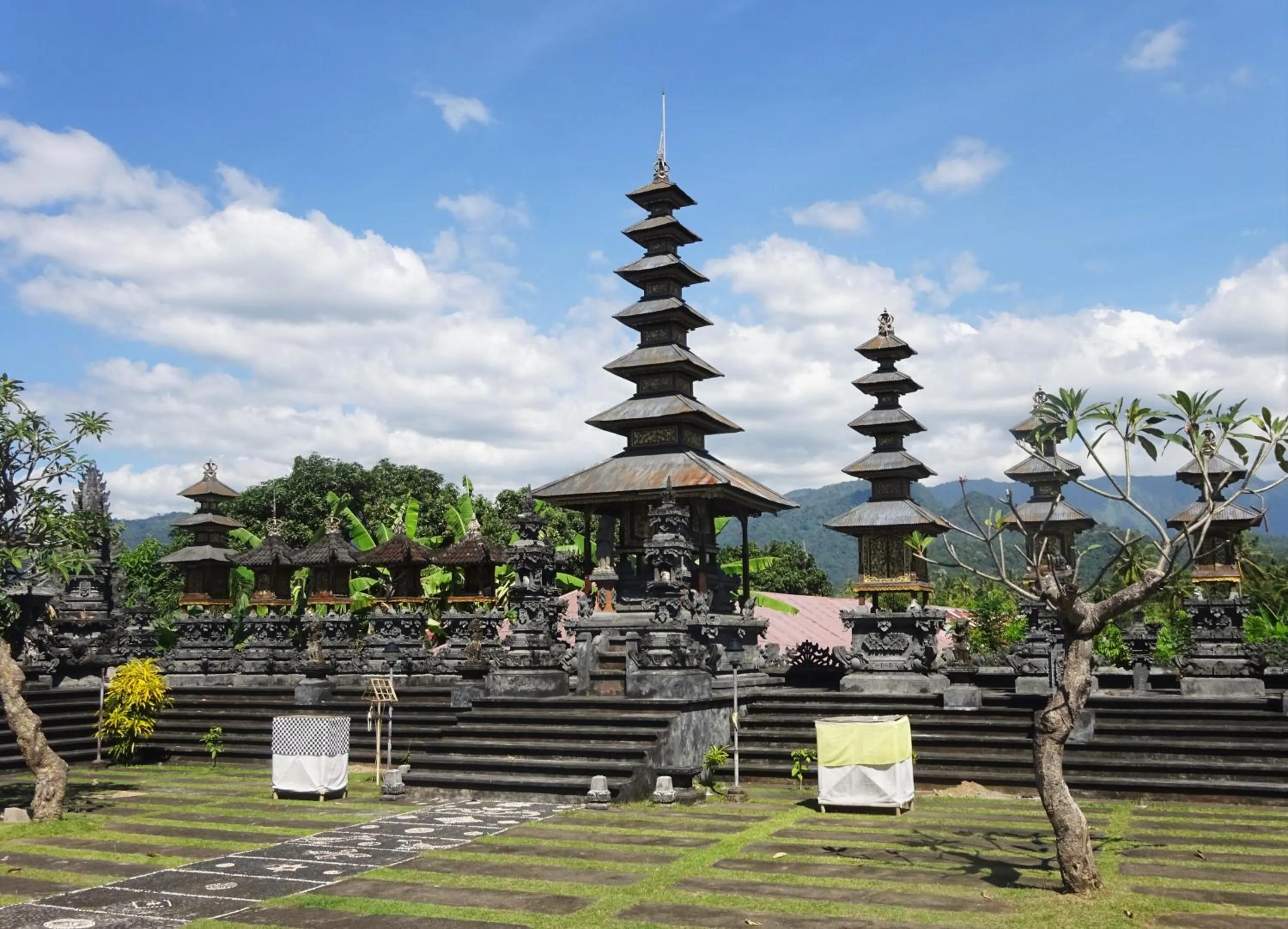 Nearby landmark in Mayo Resort