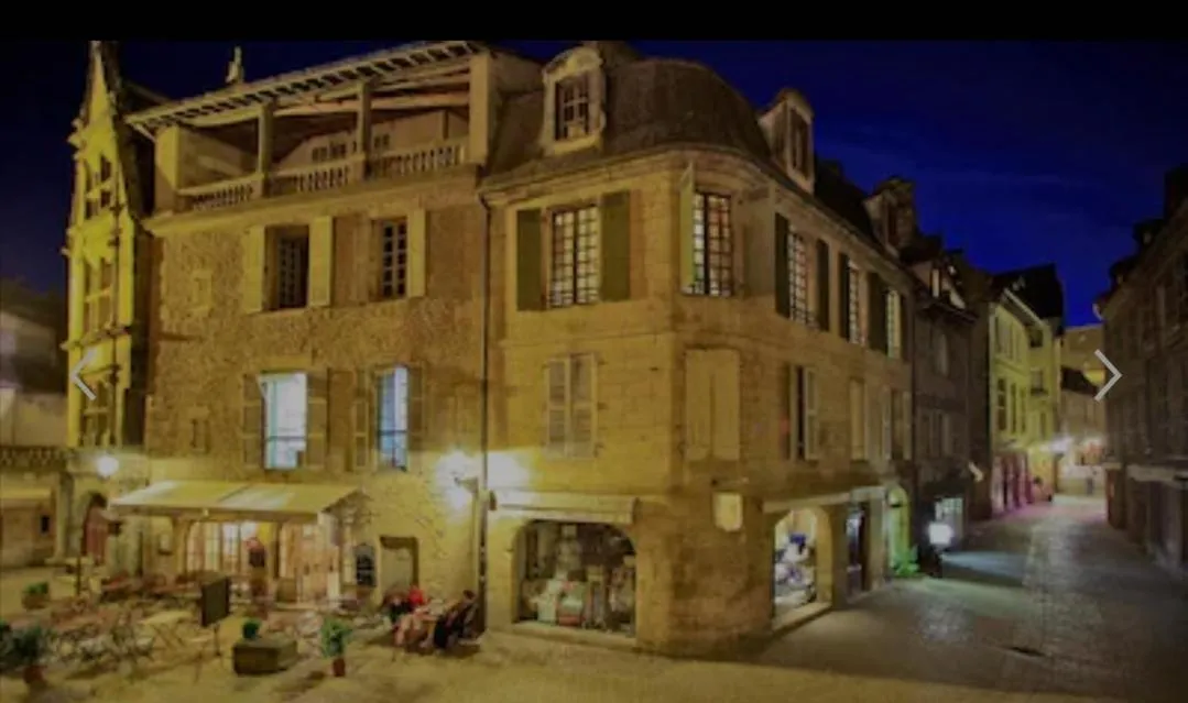 Night in Appartement de prestige avec parking Sarlat centre
