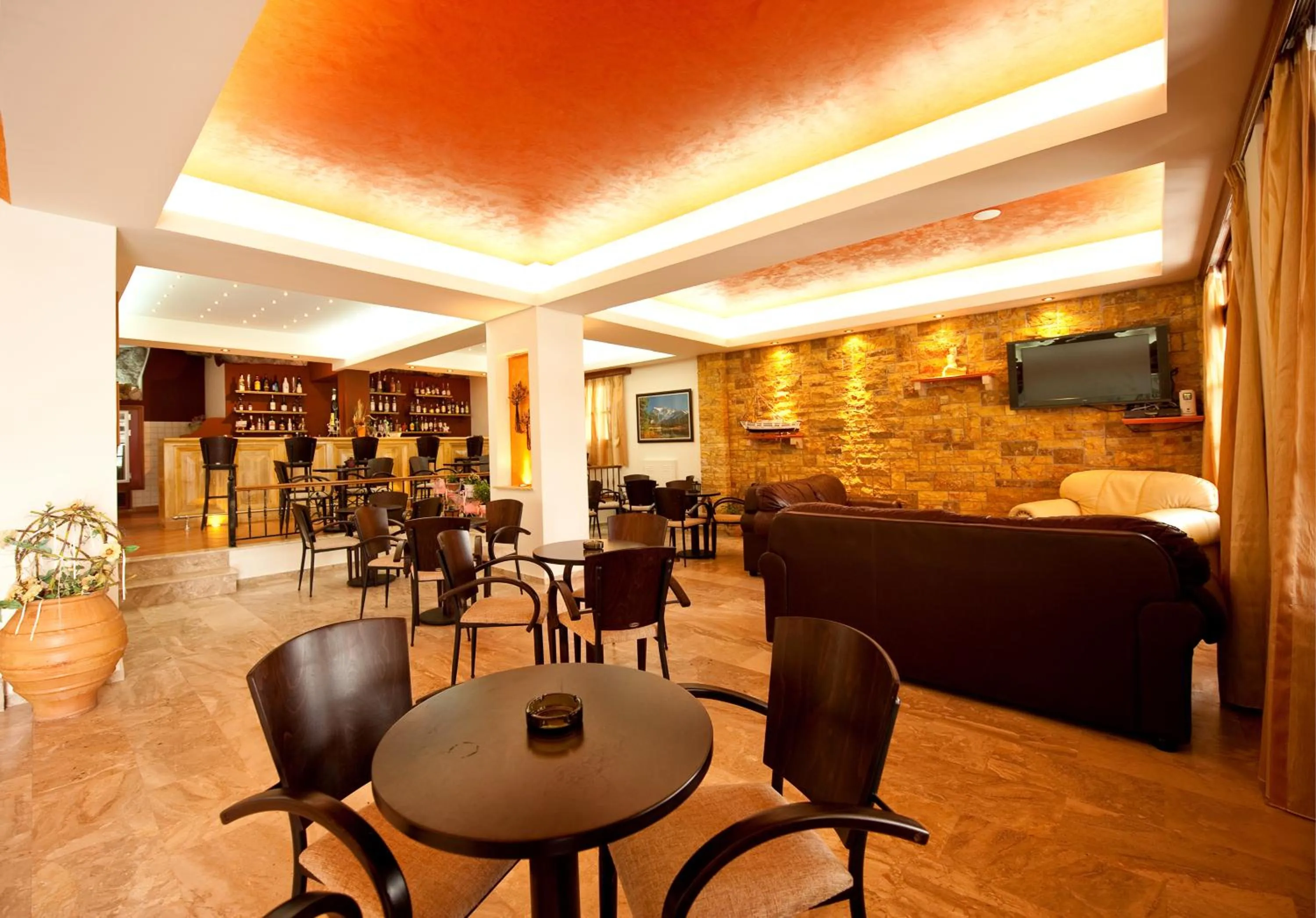 Lounge or bar in Hotel Philoxenia