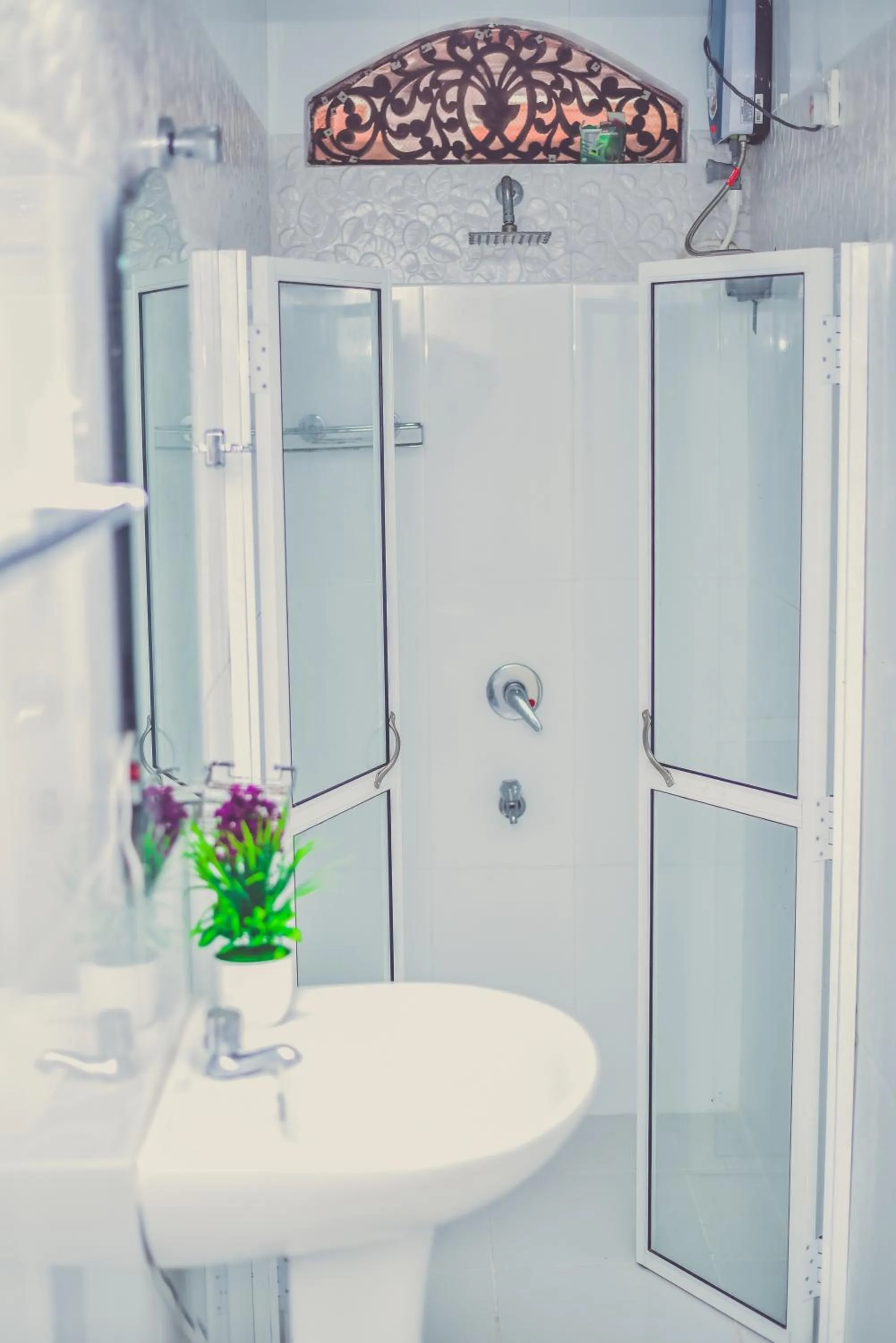 Bathroom in Wijenayake's - Beach Haven Guest House - Galle Fort