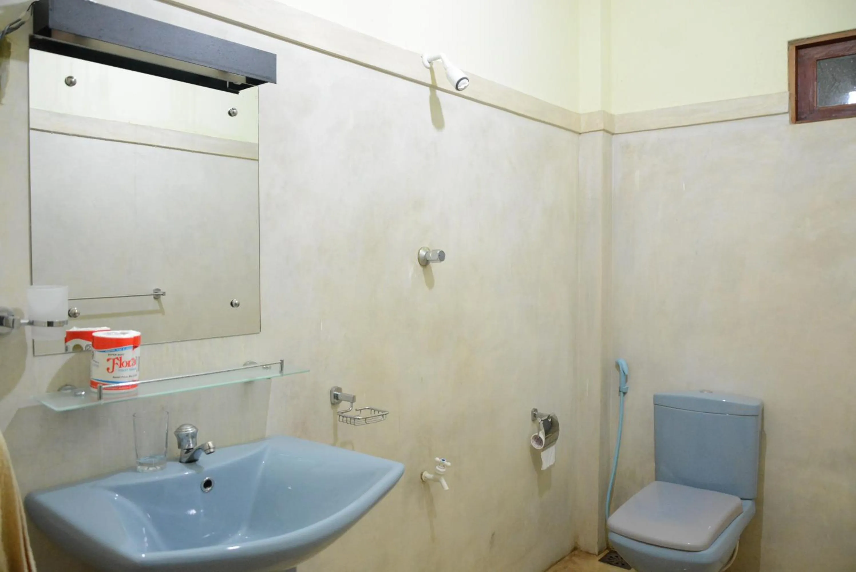 Bathroom in Hotel Thilon