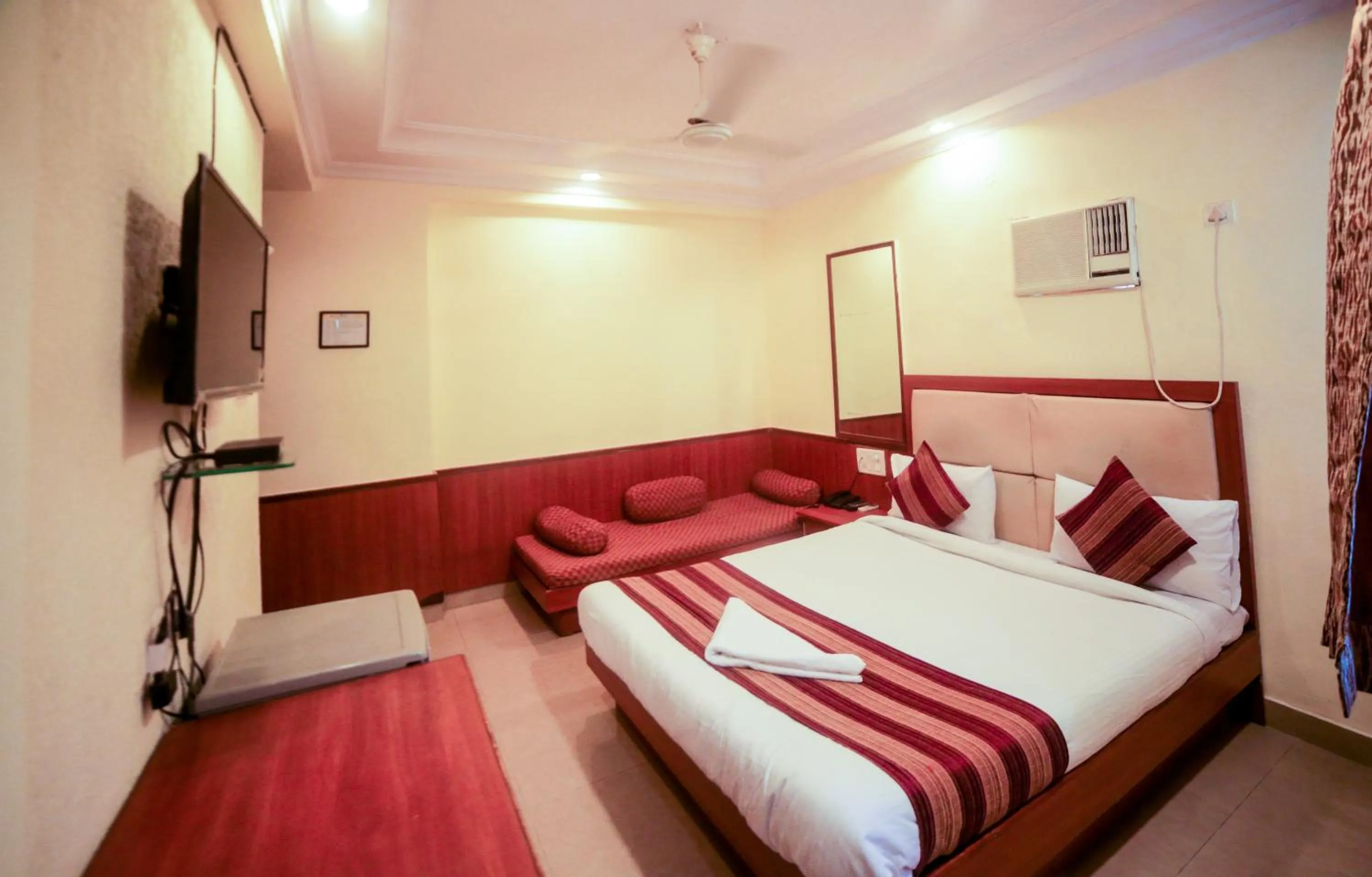 Photo of the whole room, Bed in Hotel Lucky Bandra