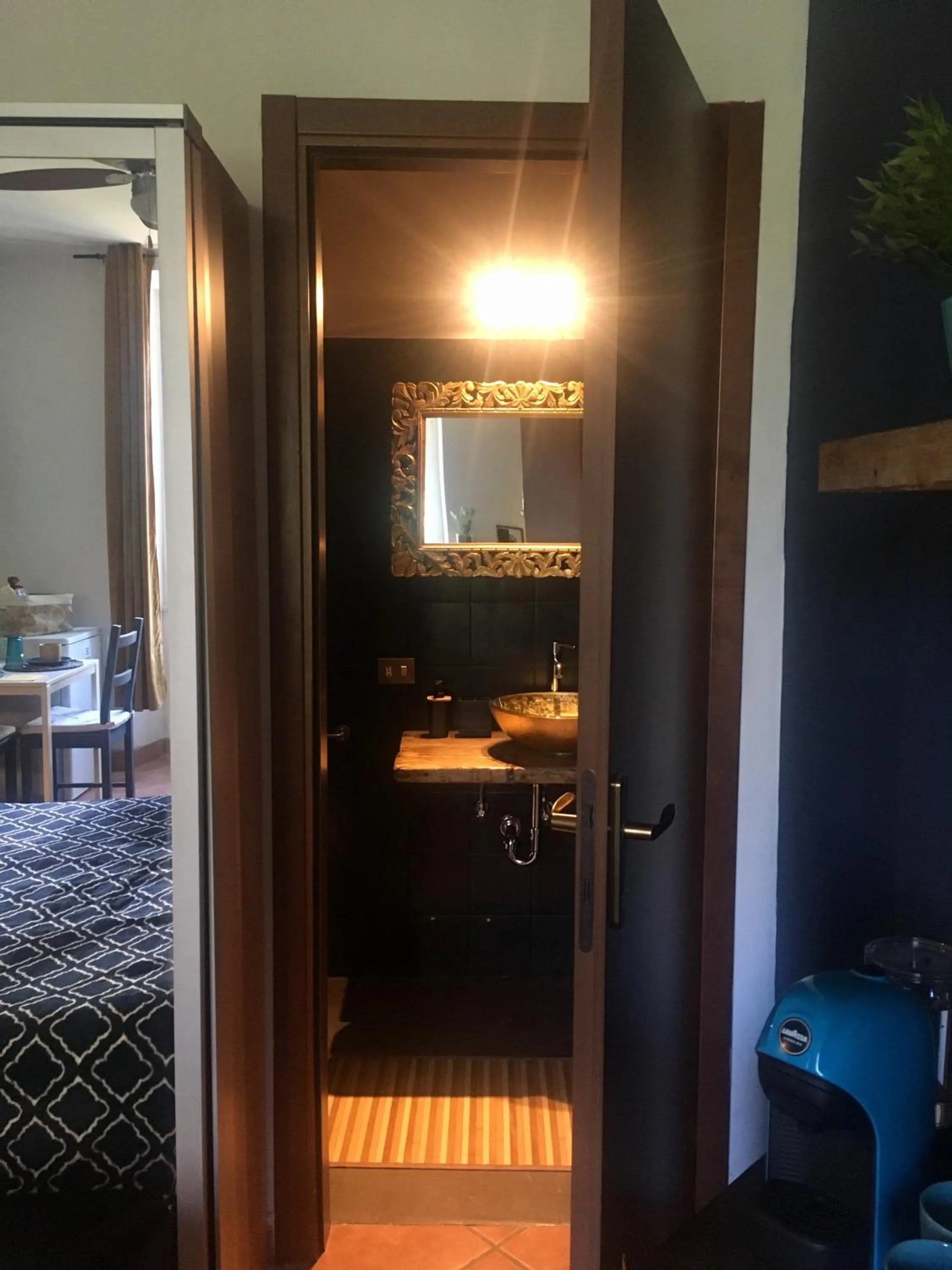 Bathroom, Bed in Guest Art Trastevere Station with AC