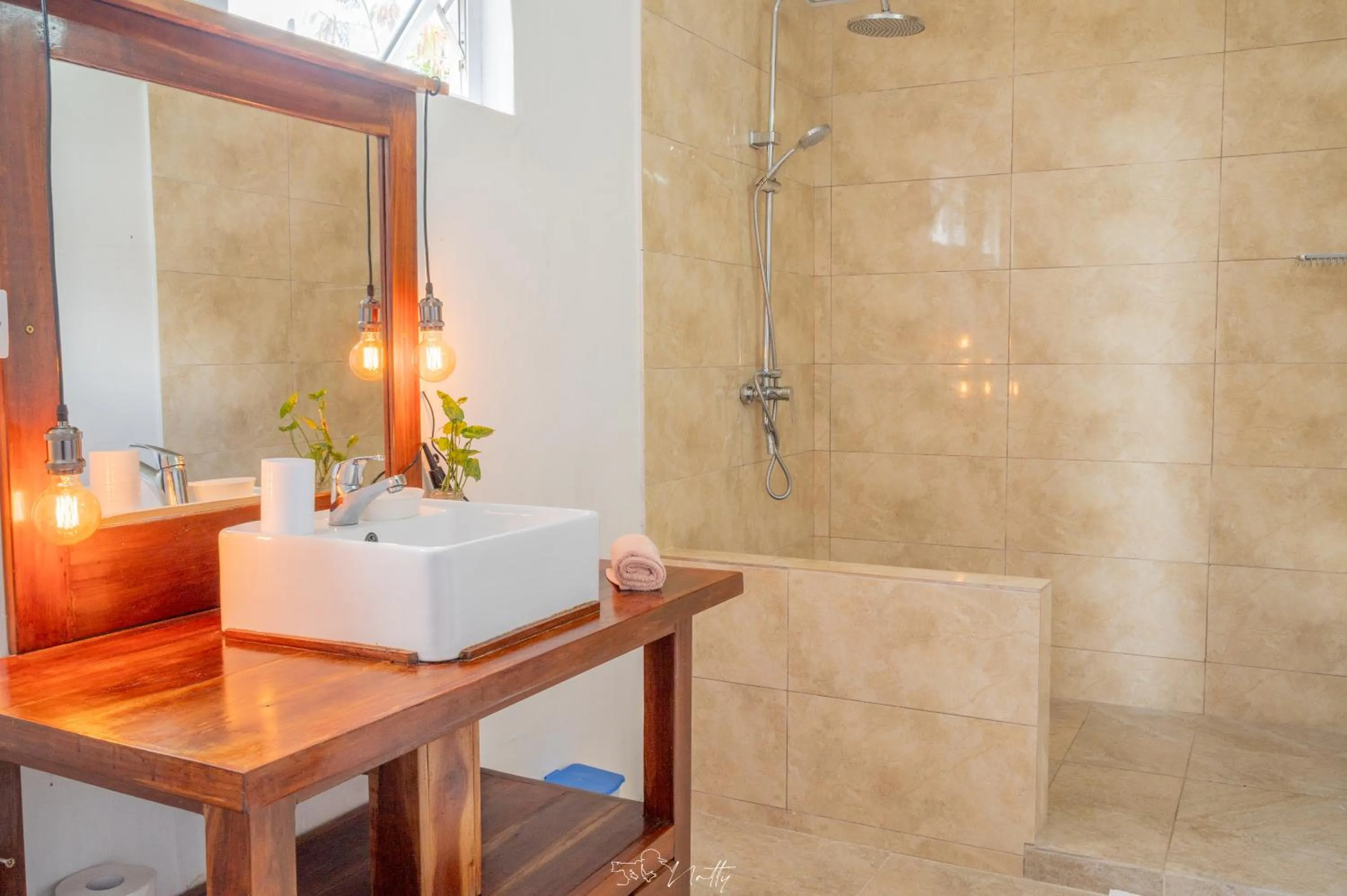 Shower in Residence Foulsafat