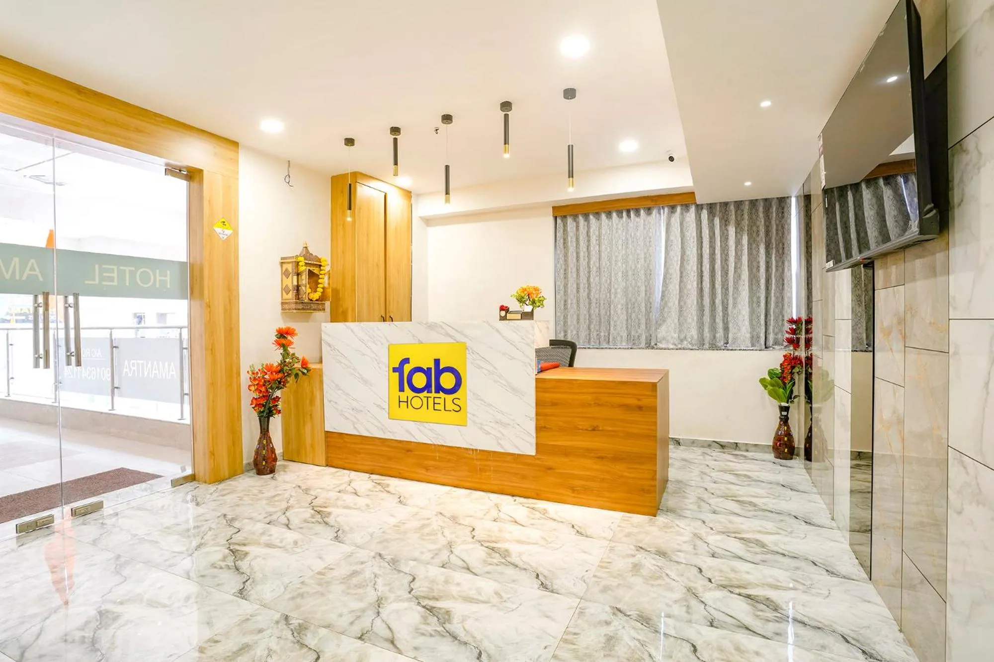 Lobby or reception in FabHotel Namantra - Nr Apollo Circle Sardar Patel Ring Road