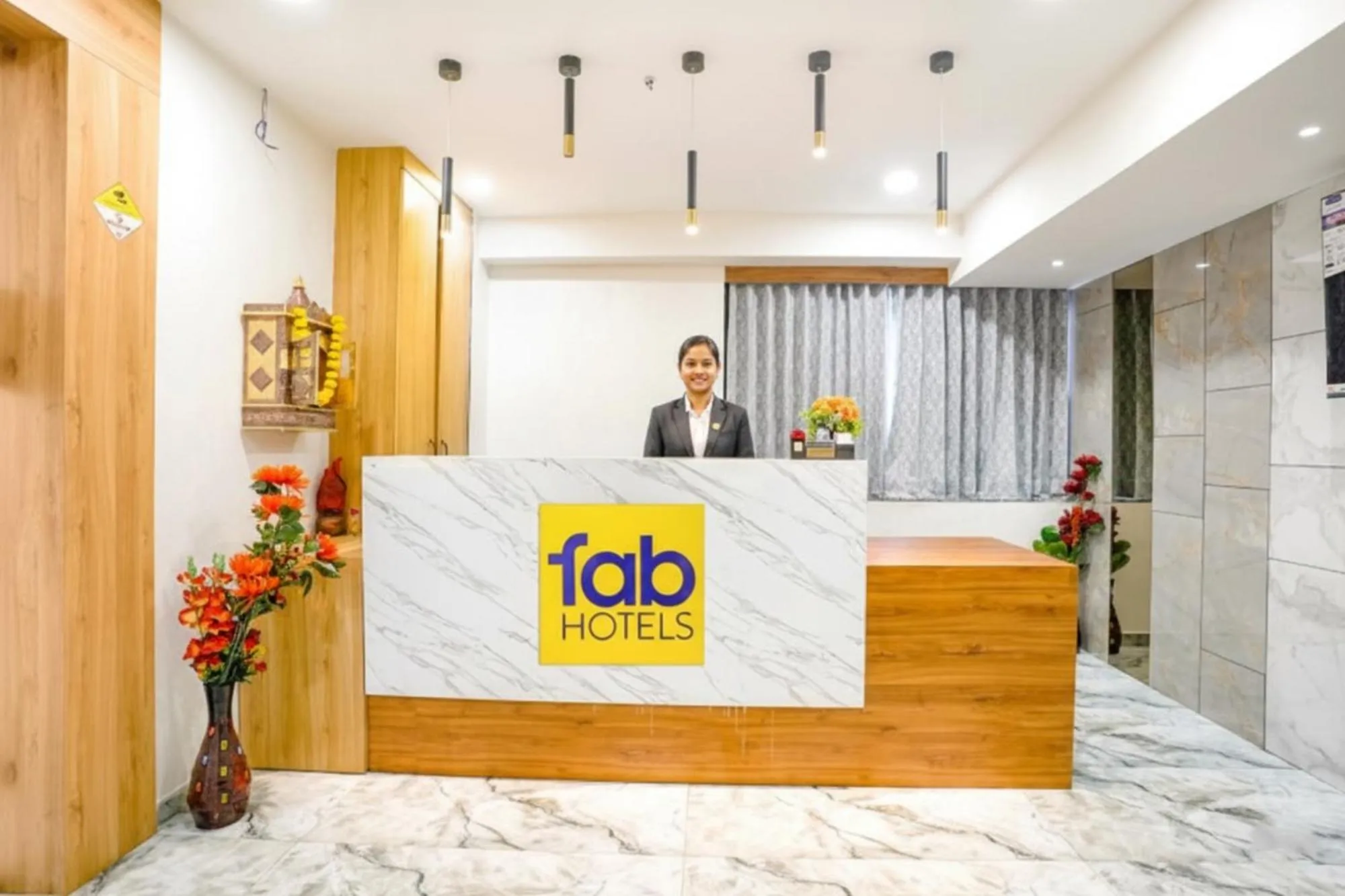 Lobby or reception in FabHotel Namantra - Nr Apollo Circle Sardar Patel Ring Road