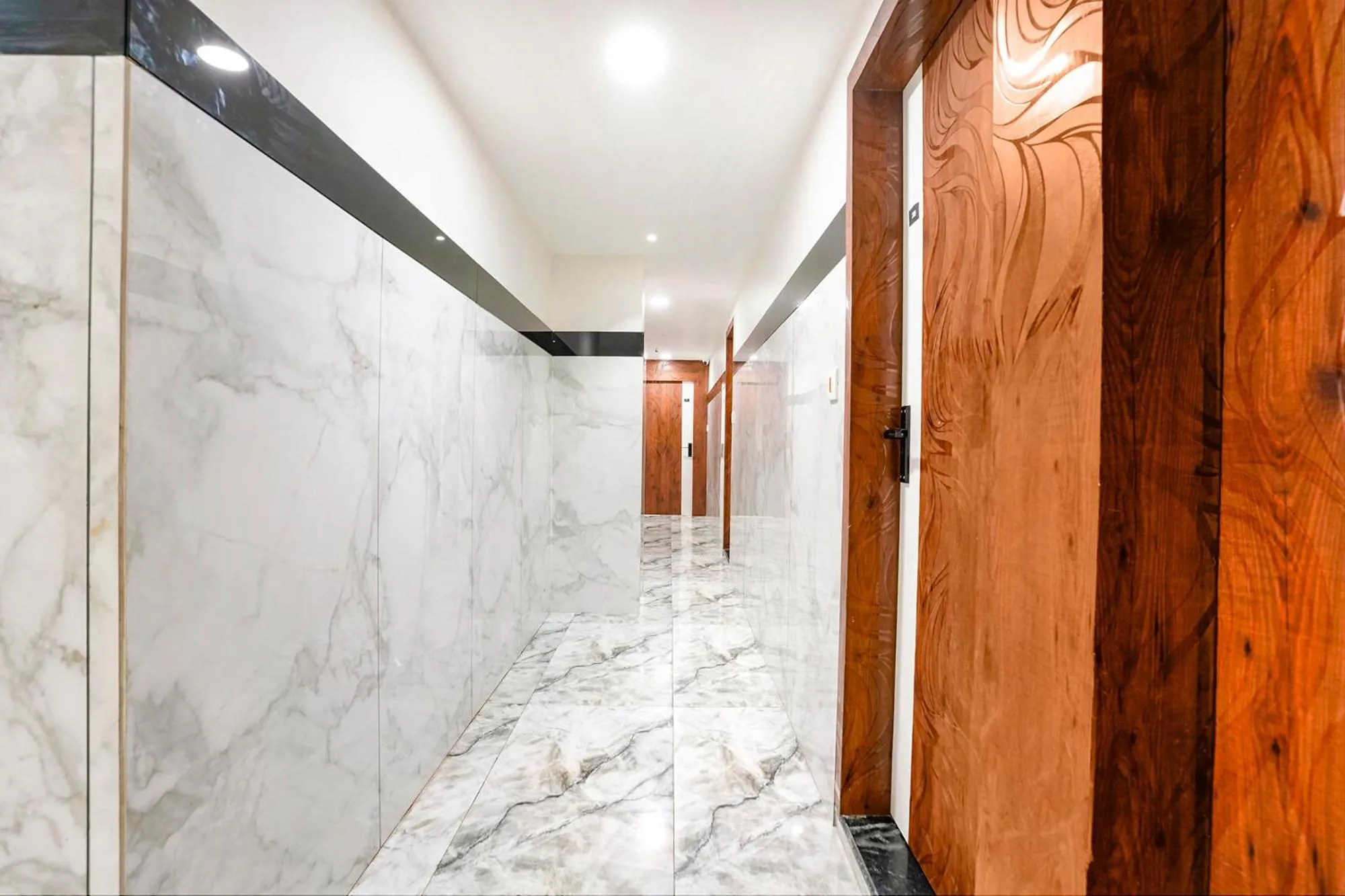 Lobby or reception in FabHotel Namantra - Nr Apollo Circle Sardar Patel Ring Road