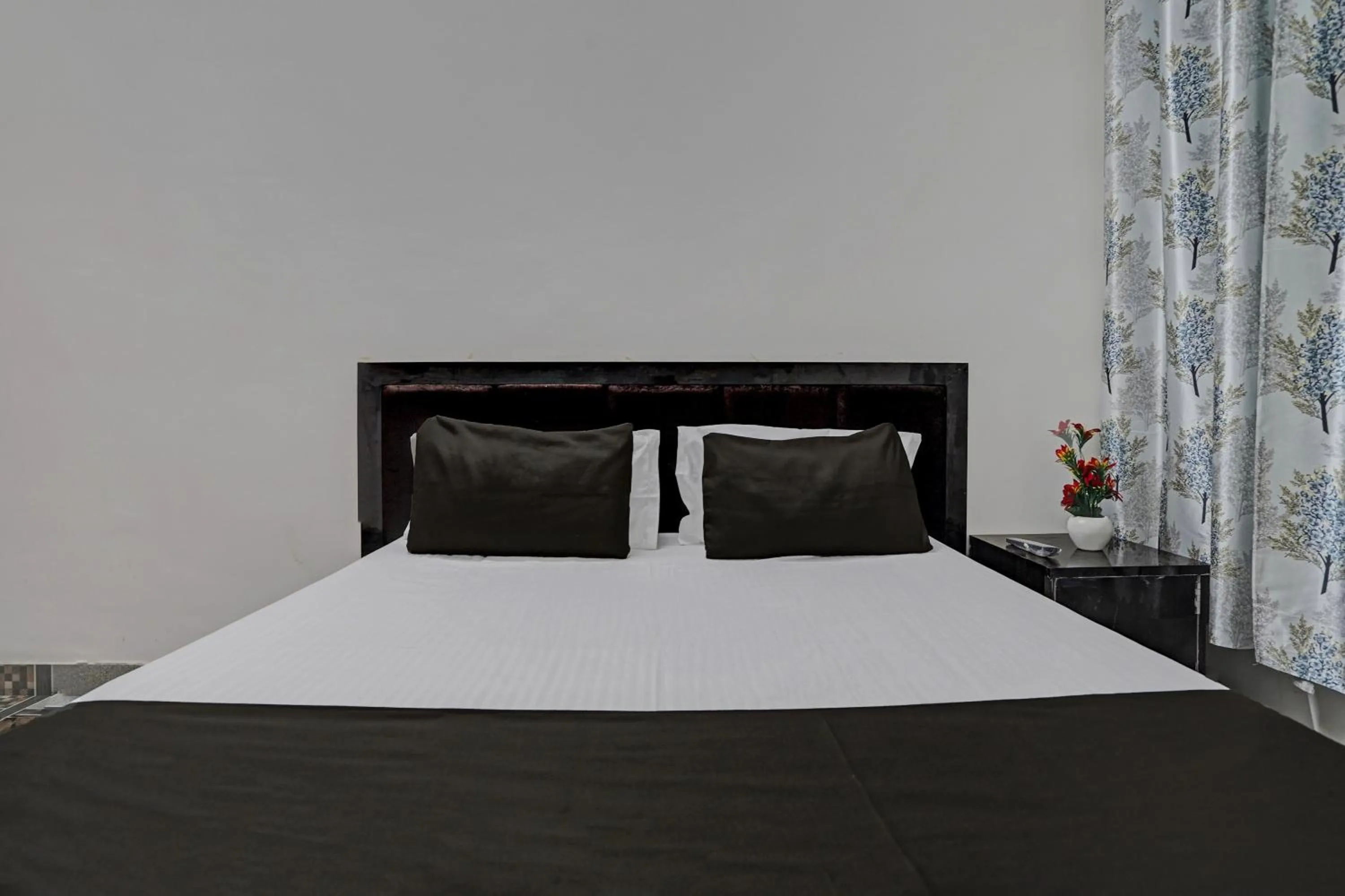 Bedroom in Hotel O VS GALAXY