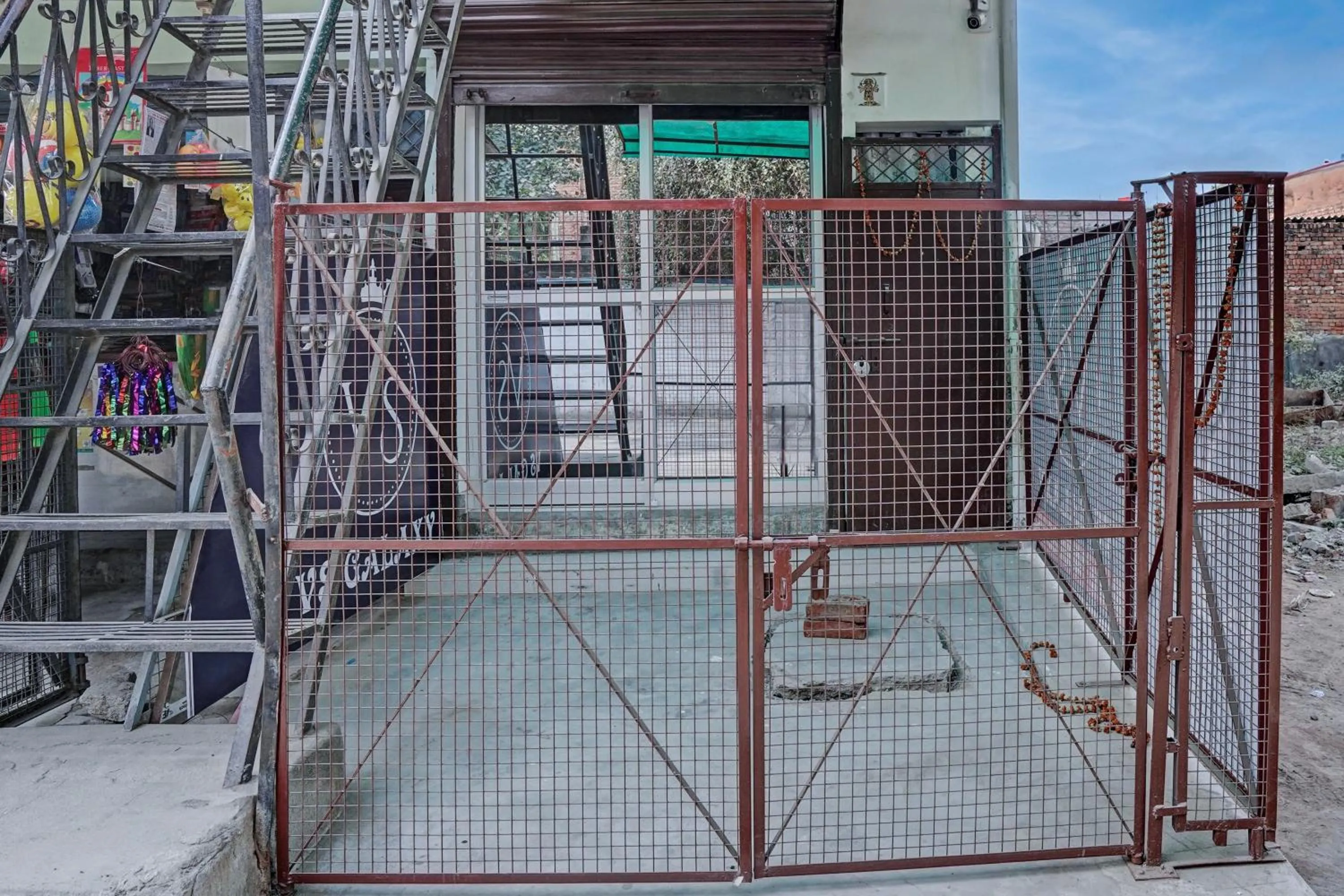 Facade/entrance in Hotel O VS GALAXY