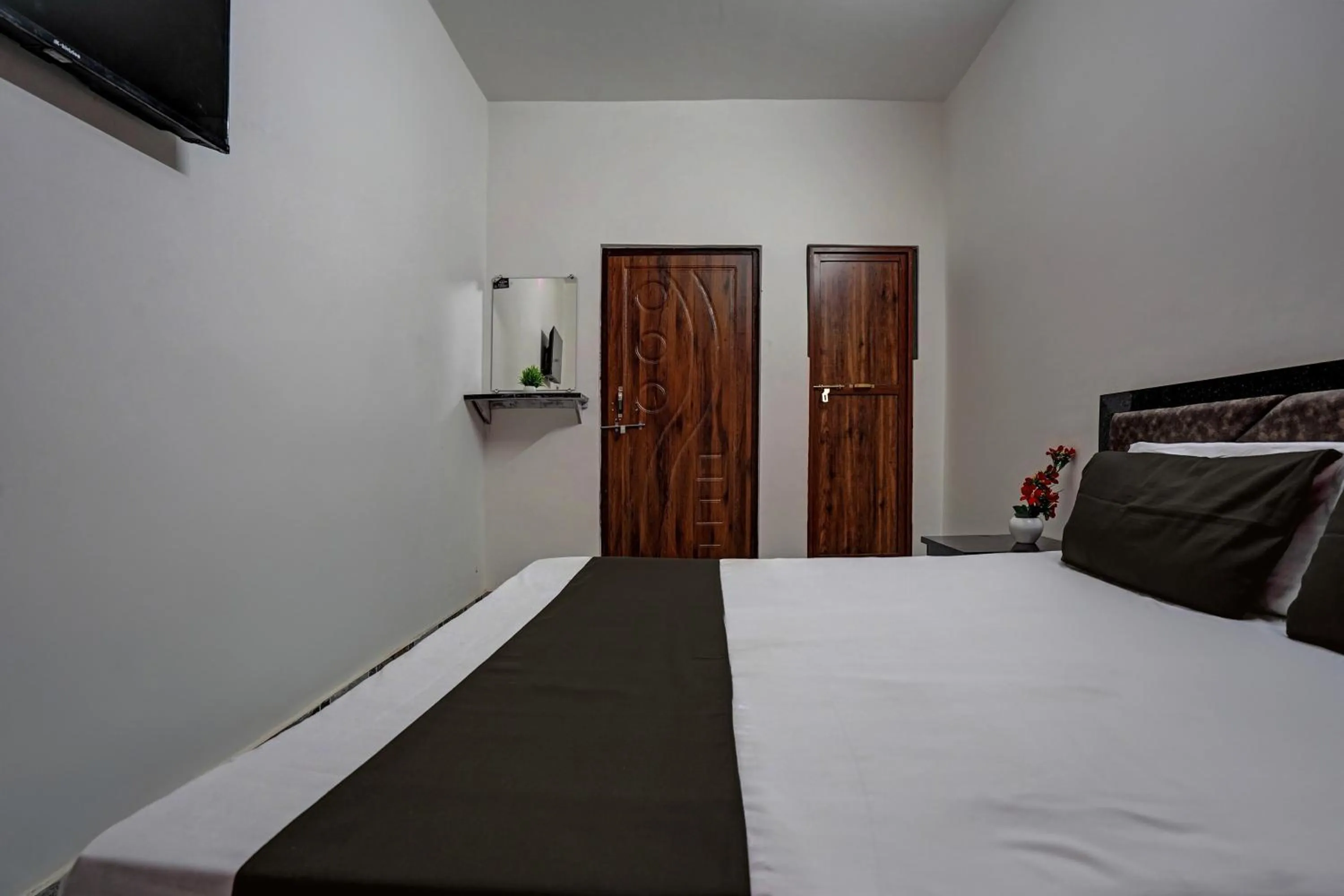 Bedroom in Hotel O VS GALAXY