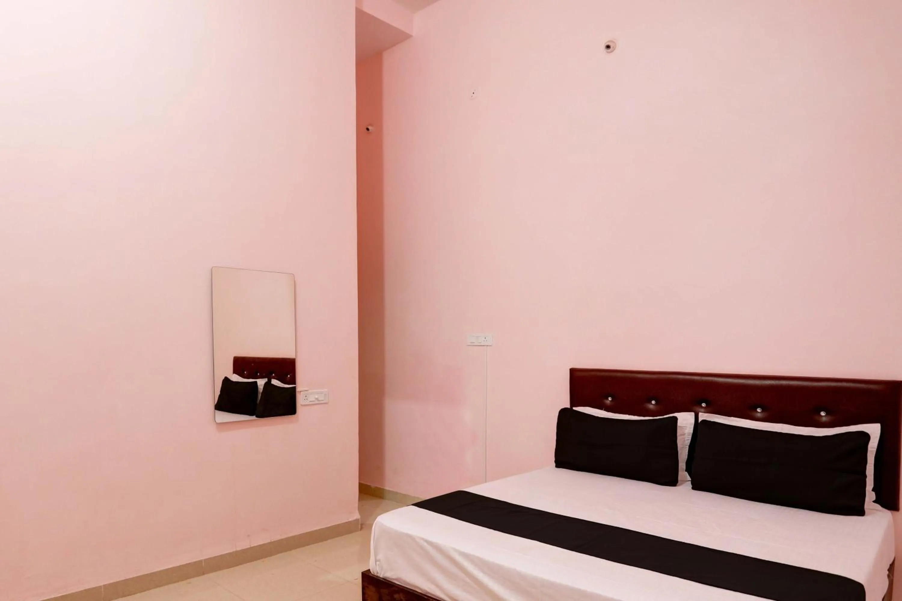 Bedroom, Bed in Hotel O Blue Moon