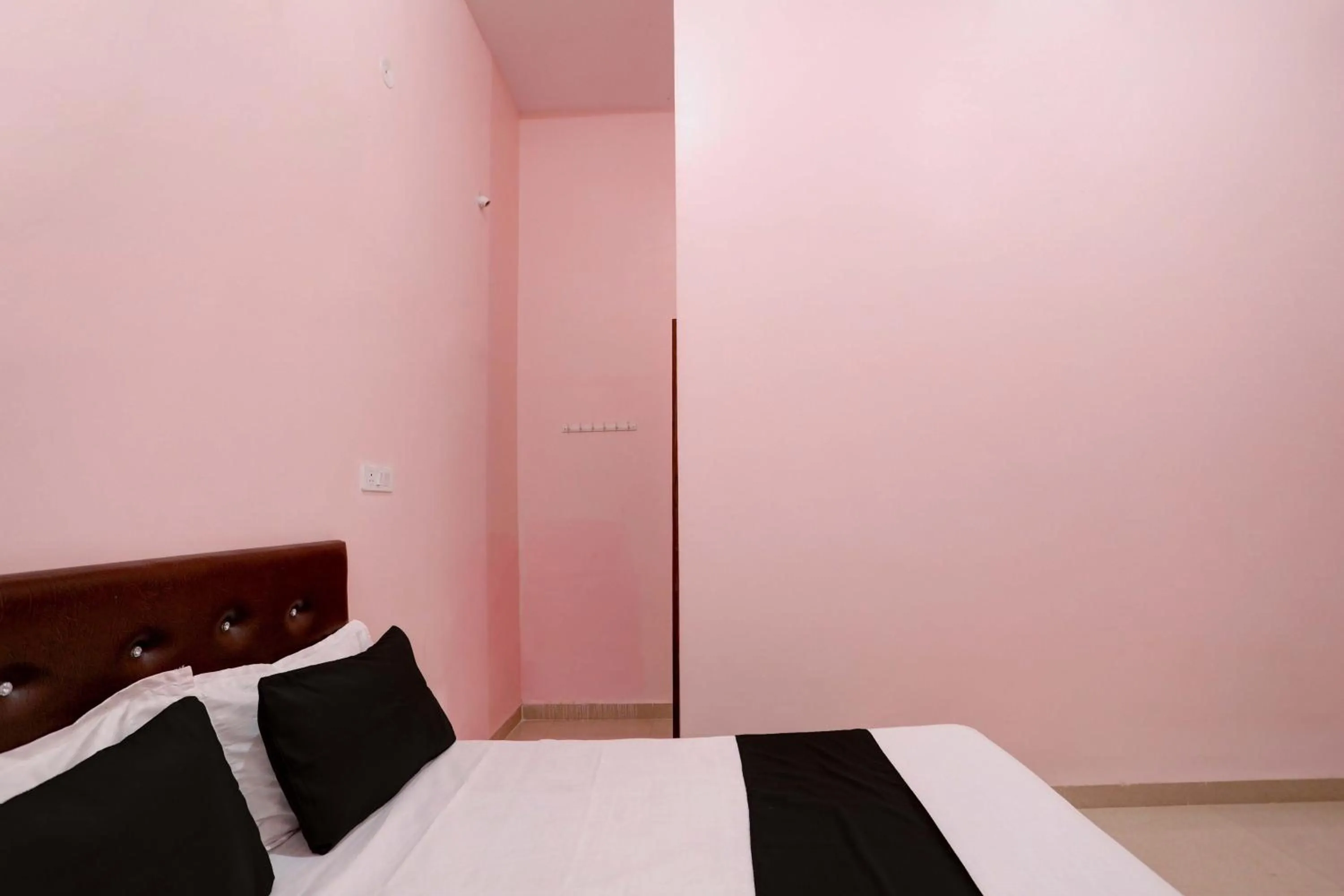 Bedroom, Bed in Hotel O Blue Moon