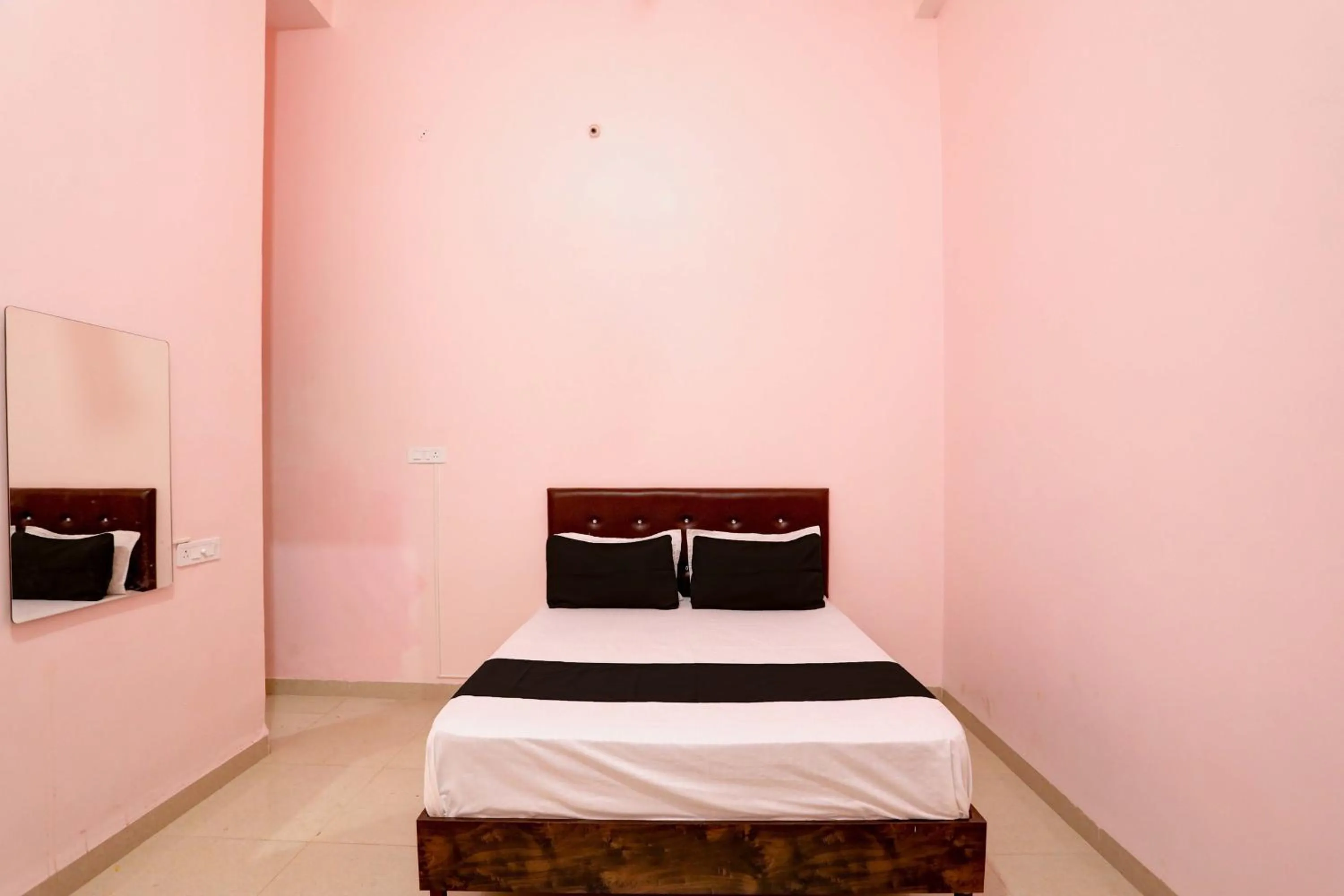 Bedroom, Bed in Hotel O Blue Moon