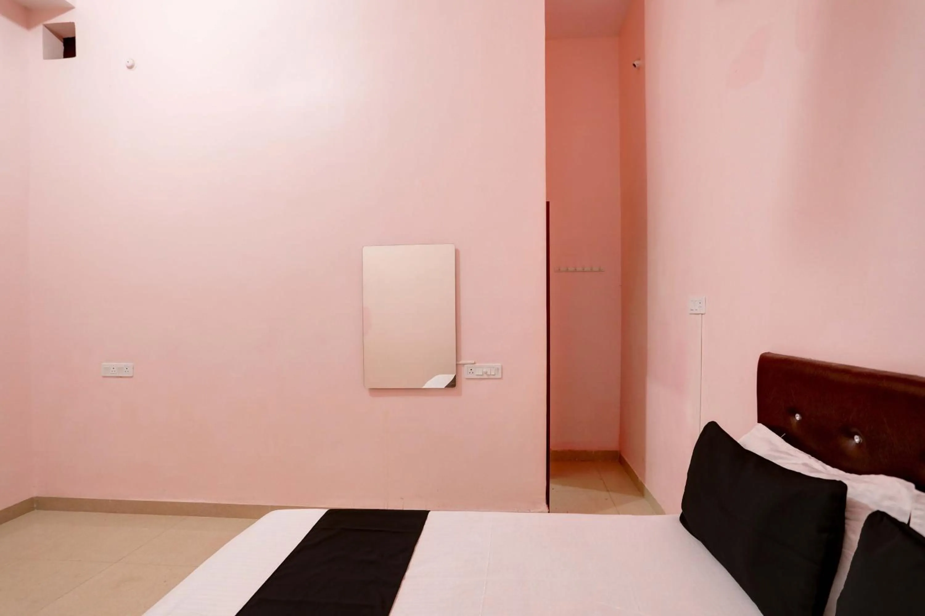 Bedroom, Bed in Hotel O Blue Moon