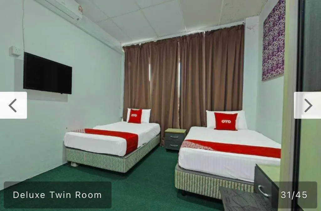 Bed in SYAHIRAH HOTEL