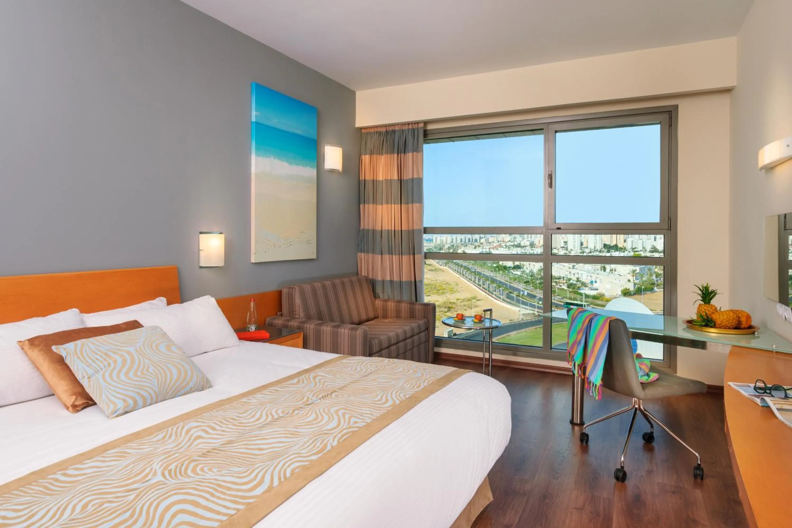 Bedroom, Bed in Leonardo Plaza Ashdod