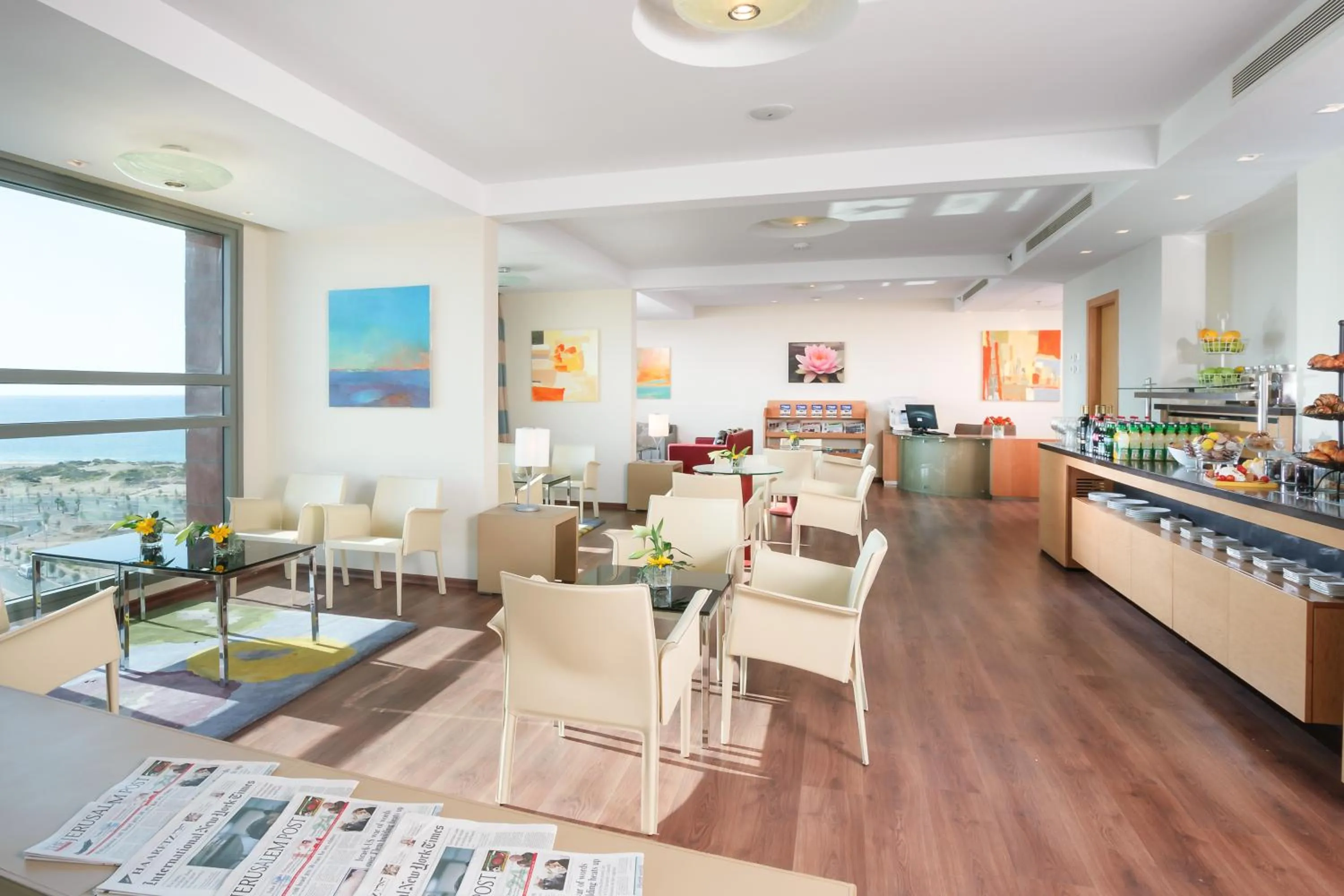 Lounge or bar in Leonardo Plaza Ashdod