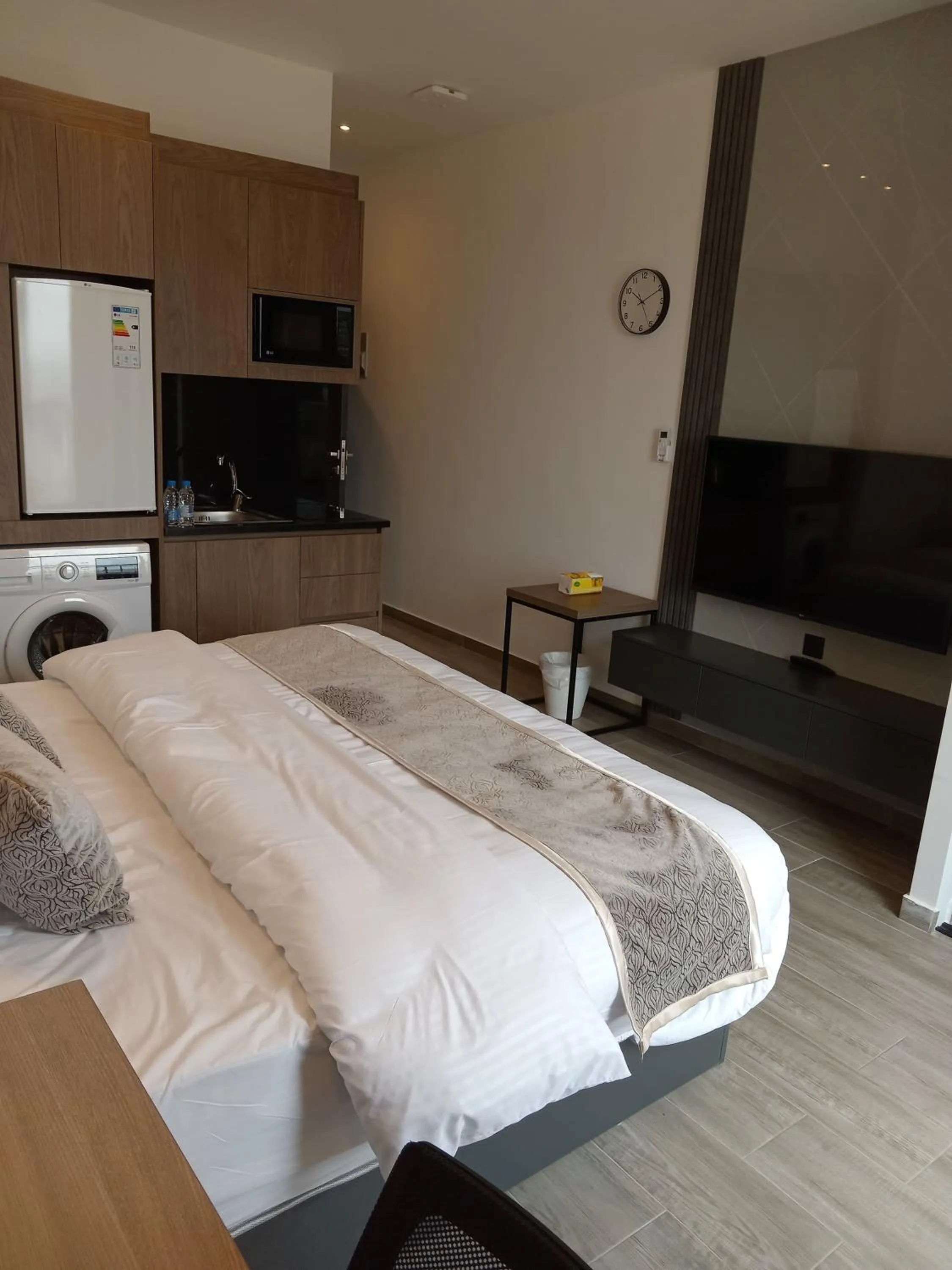 Bed in Alshakreen suites