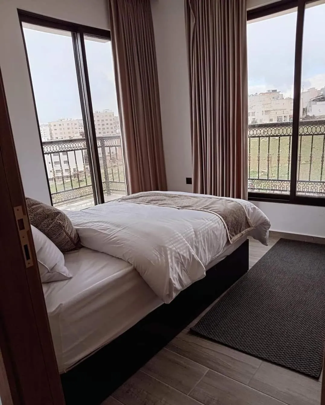Bed in Alshakreen suites