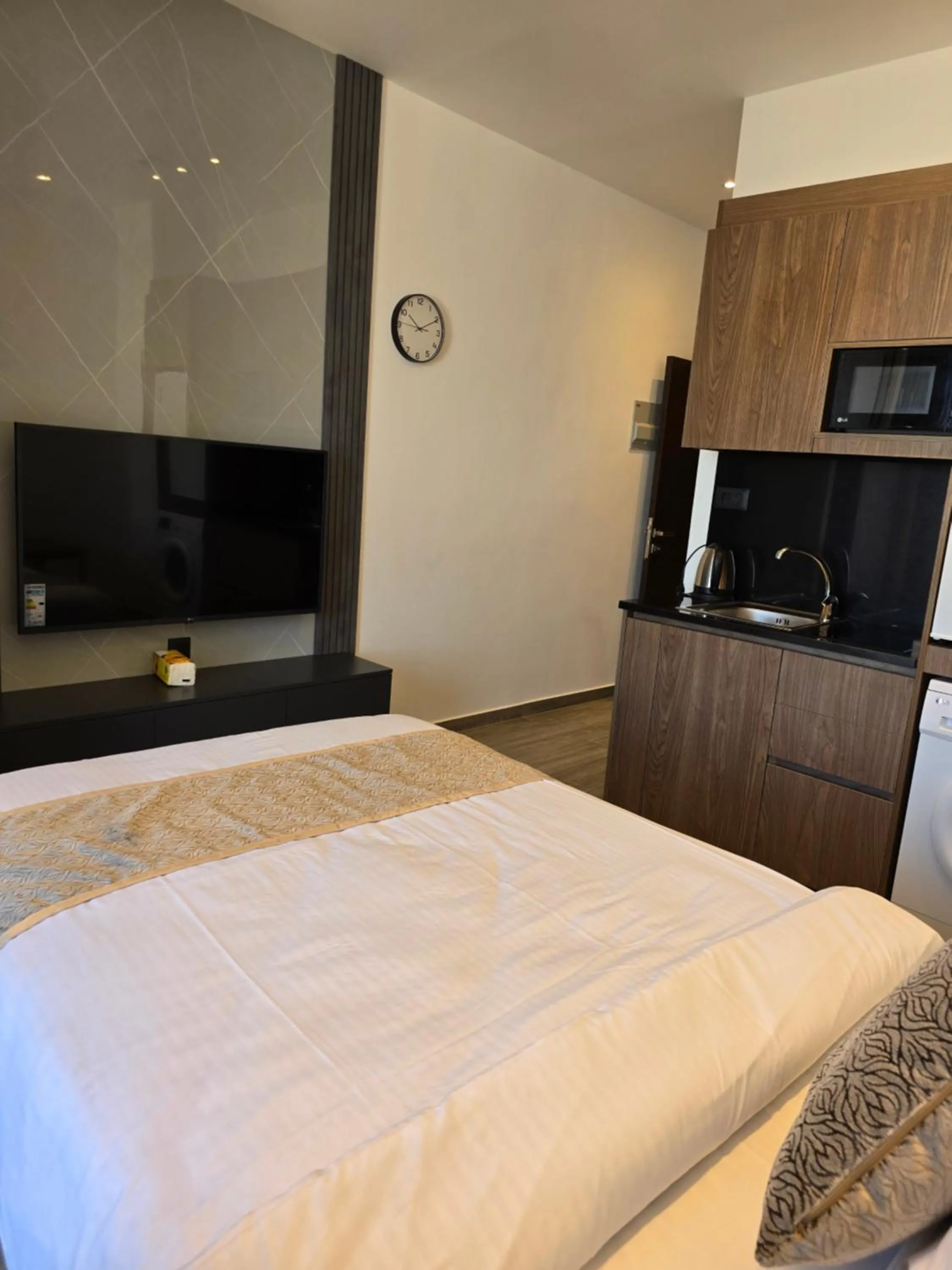 TV and multimedia, Bed in Alshakreen suites