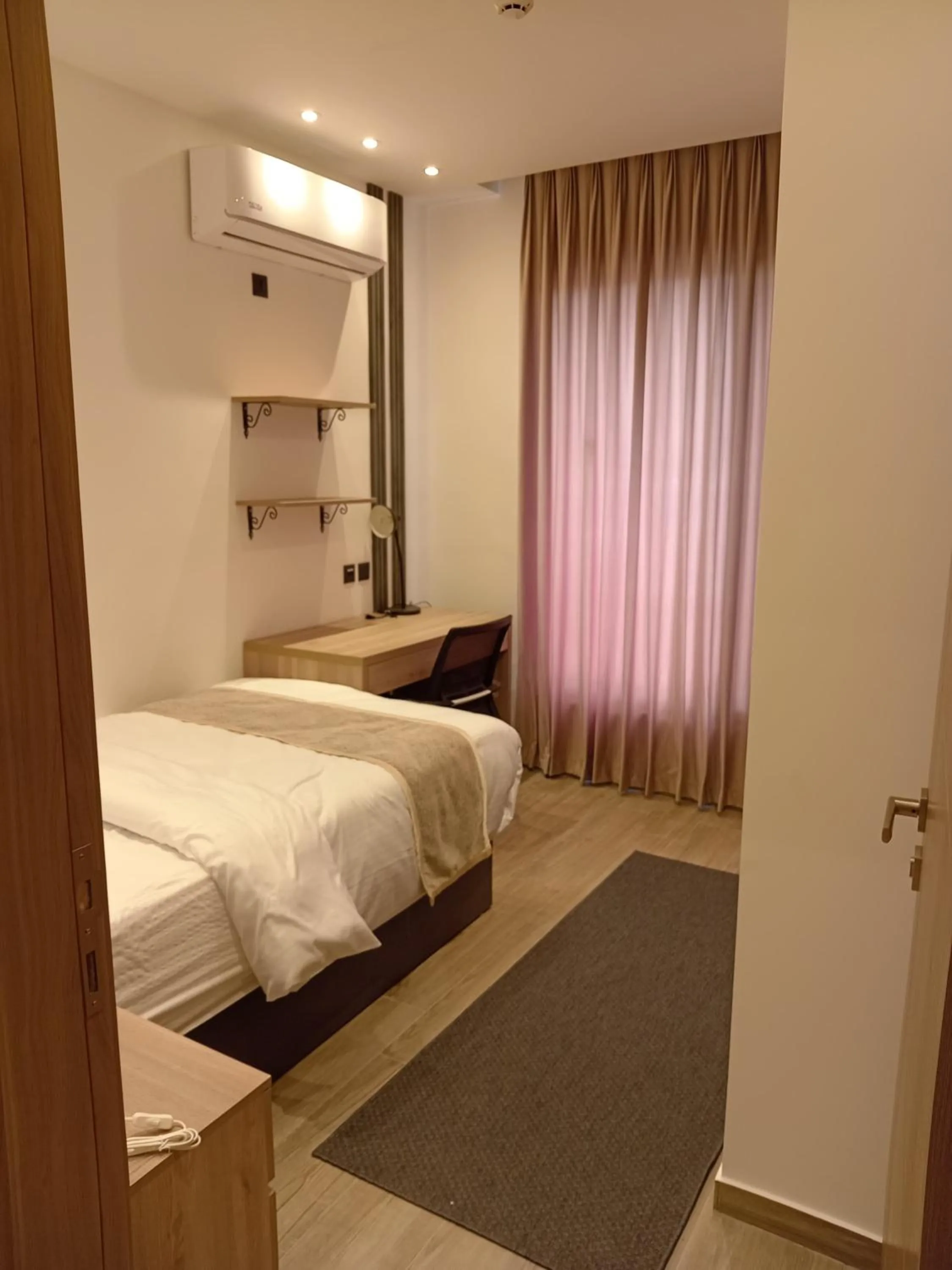 Bed in Alshakreen suites