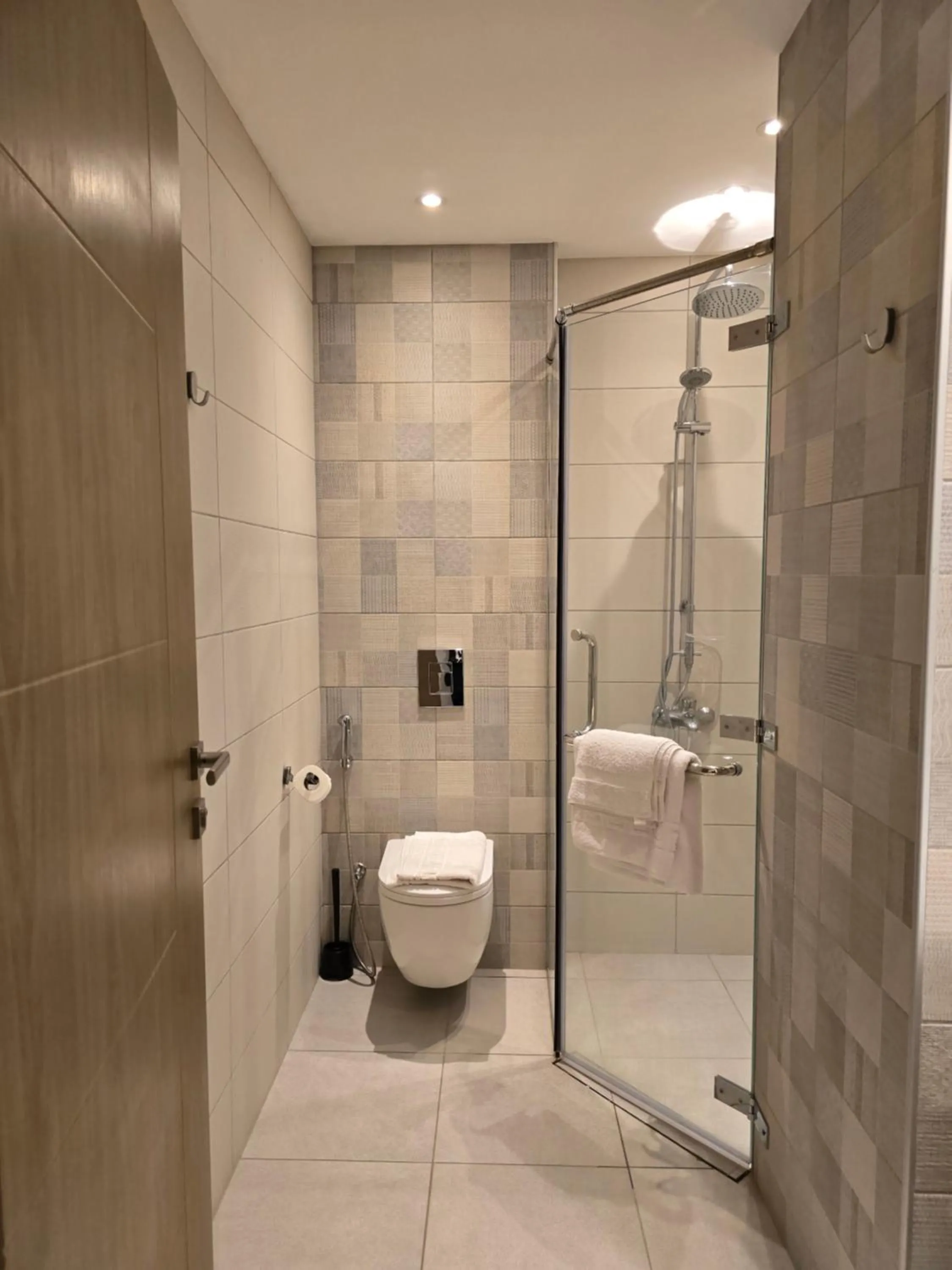 Bathroom in Alshakreen suites