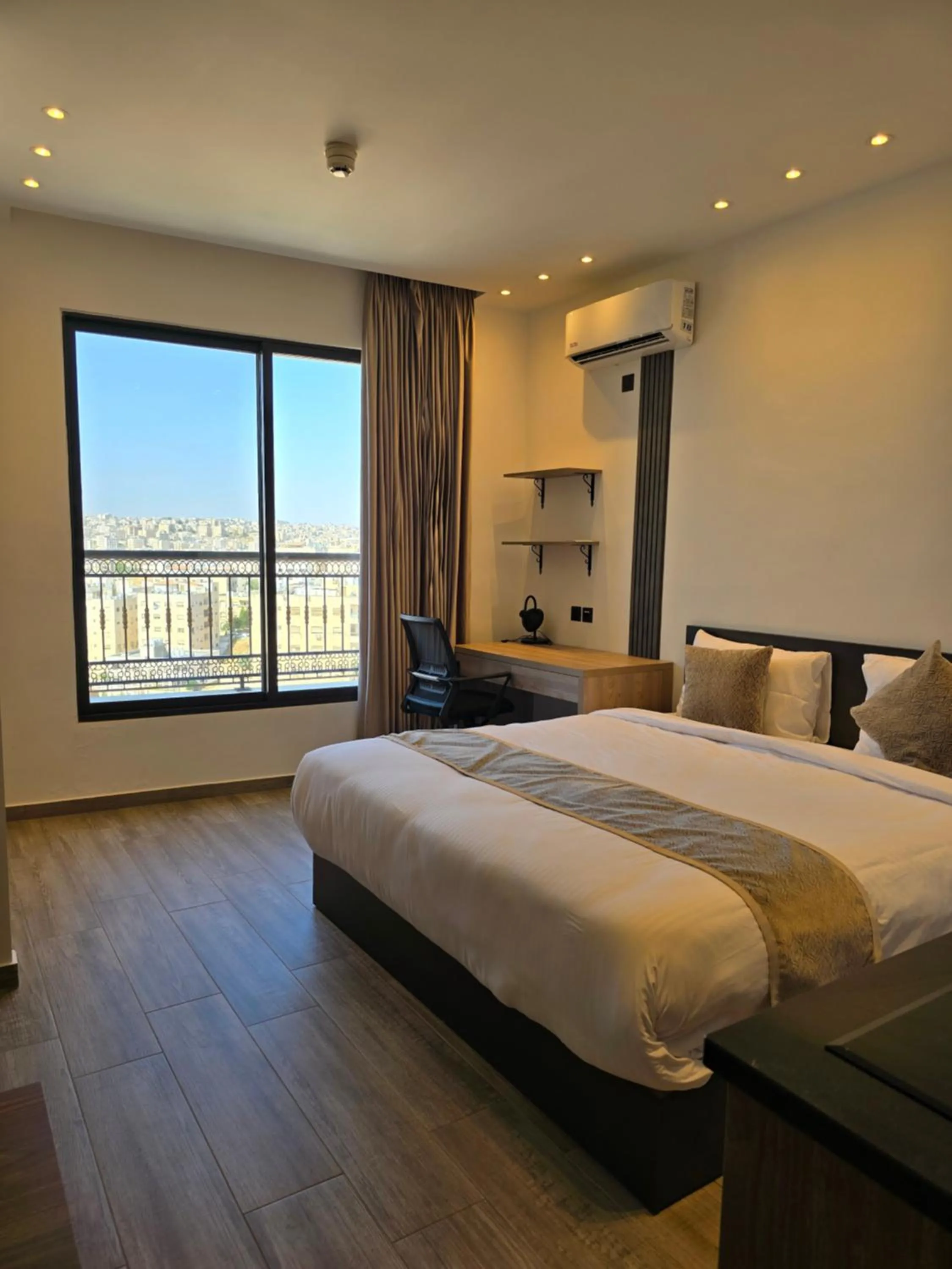 Bed in Alshakreen suites