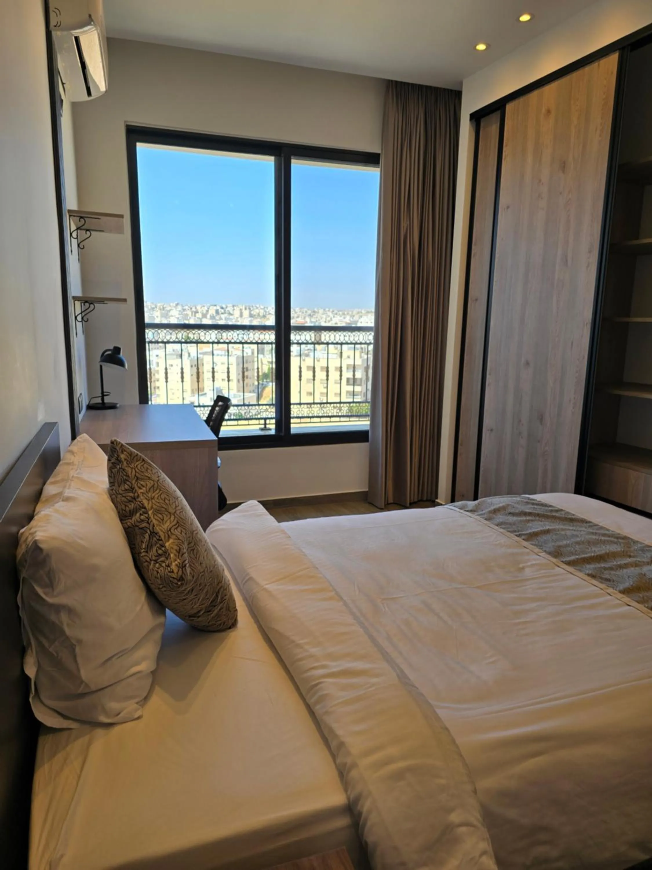 Bed in Alshakreen suites