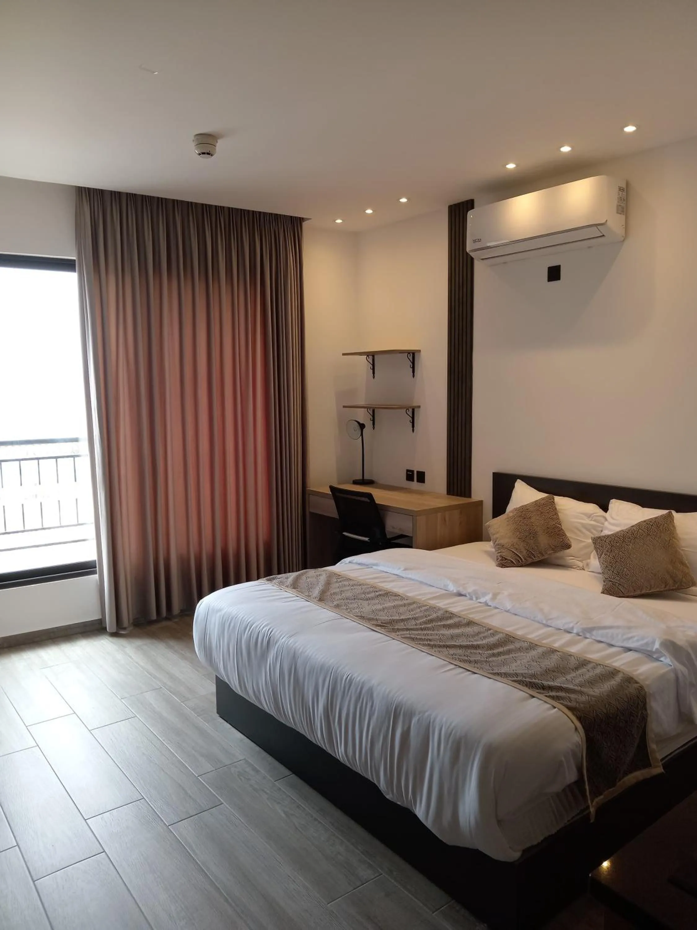 Bed in Alshakreen suites