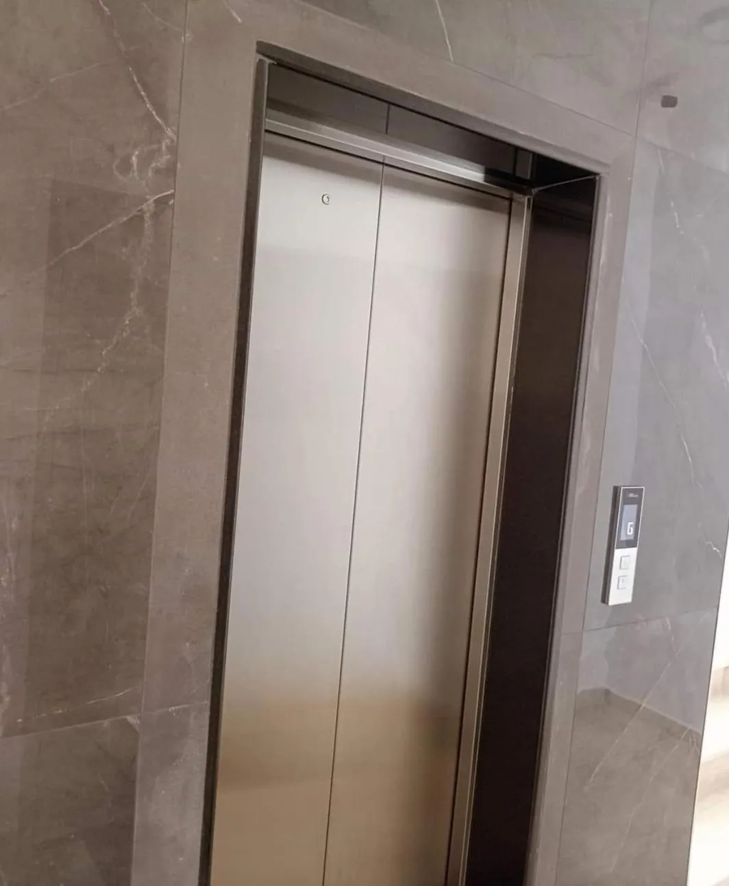 elevator in Alshakreen suites