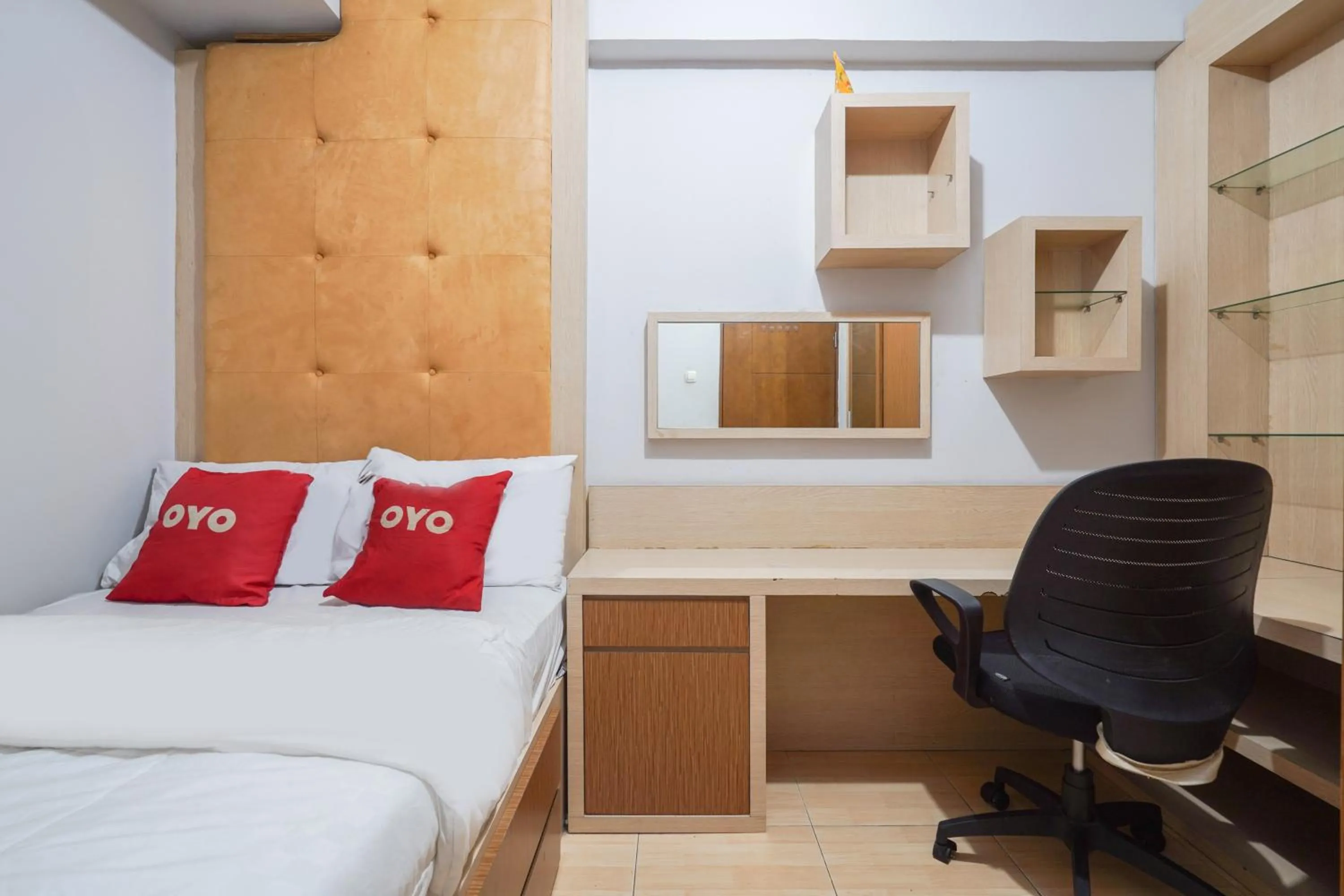 Bedroom in OYO 93545 Gateway Cicadas Apartment By Barbie Homestay