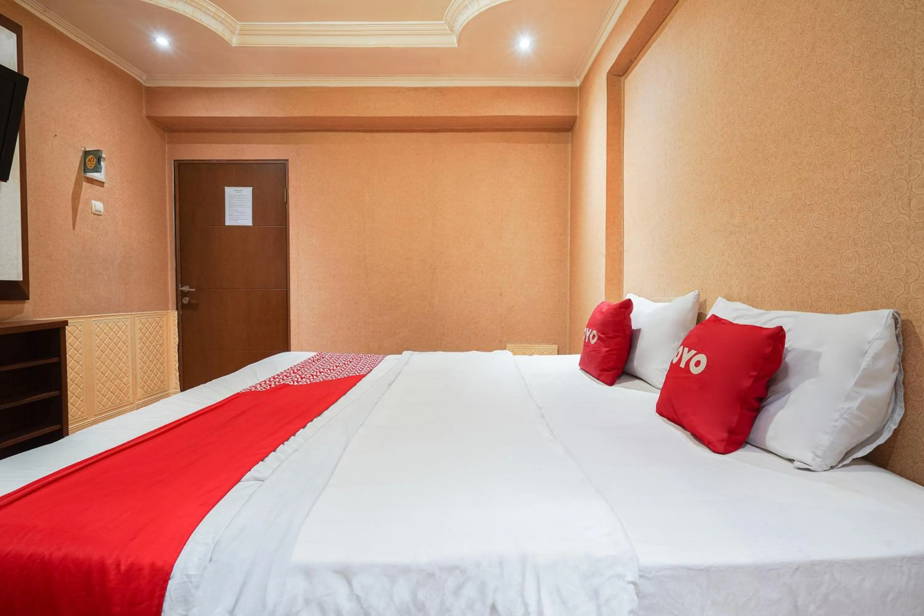 Bedroom in OYO 93545 Gateway Cicadas Apartment By Barbie Homestay