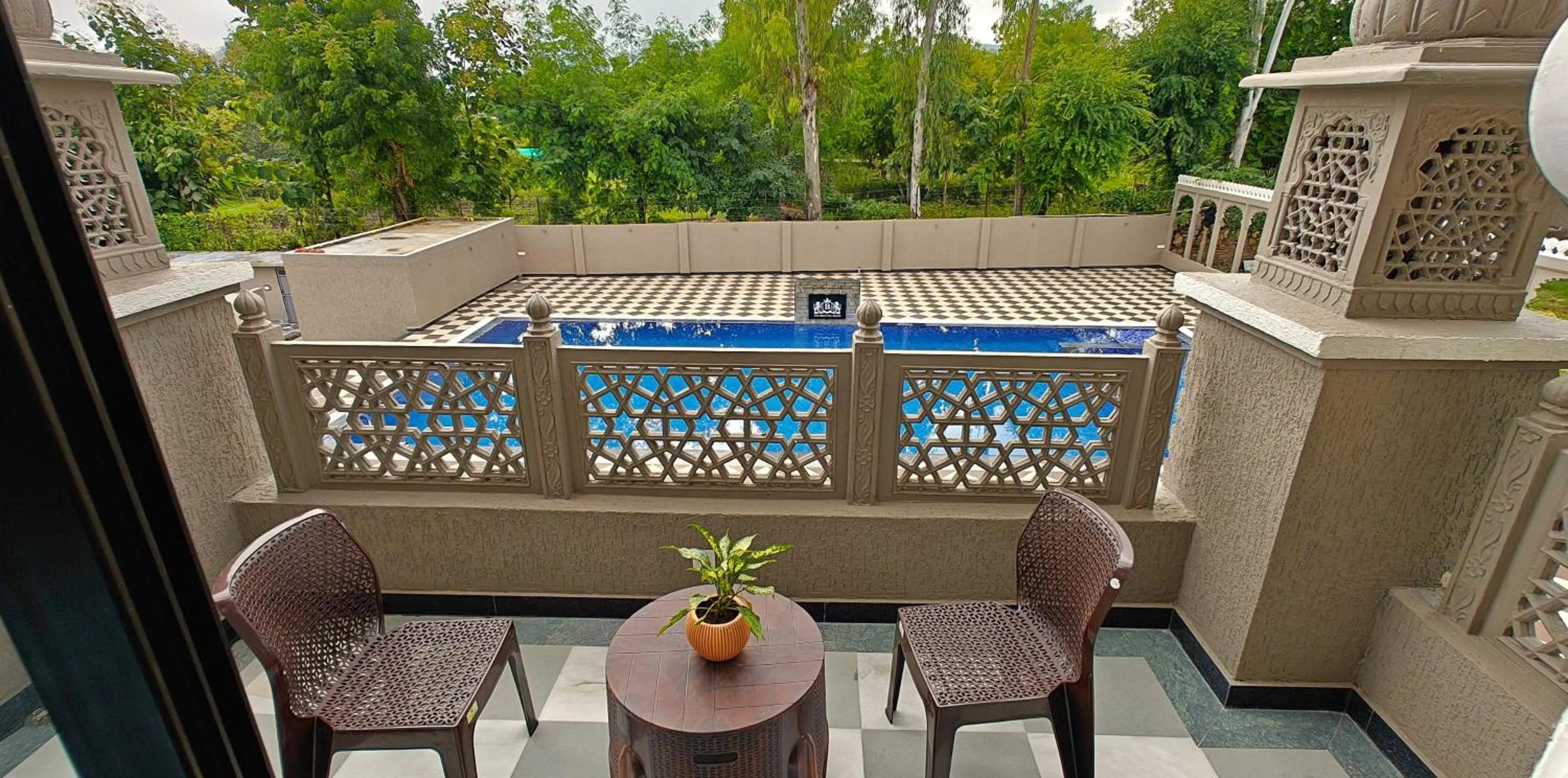 Day in The Biletha Bagh