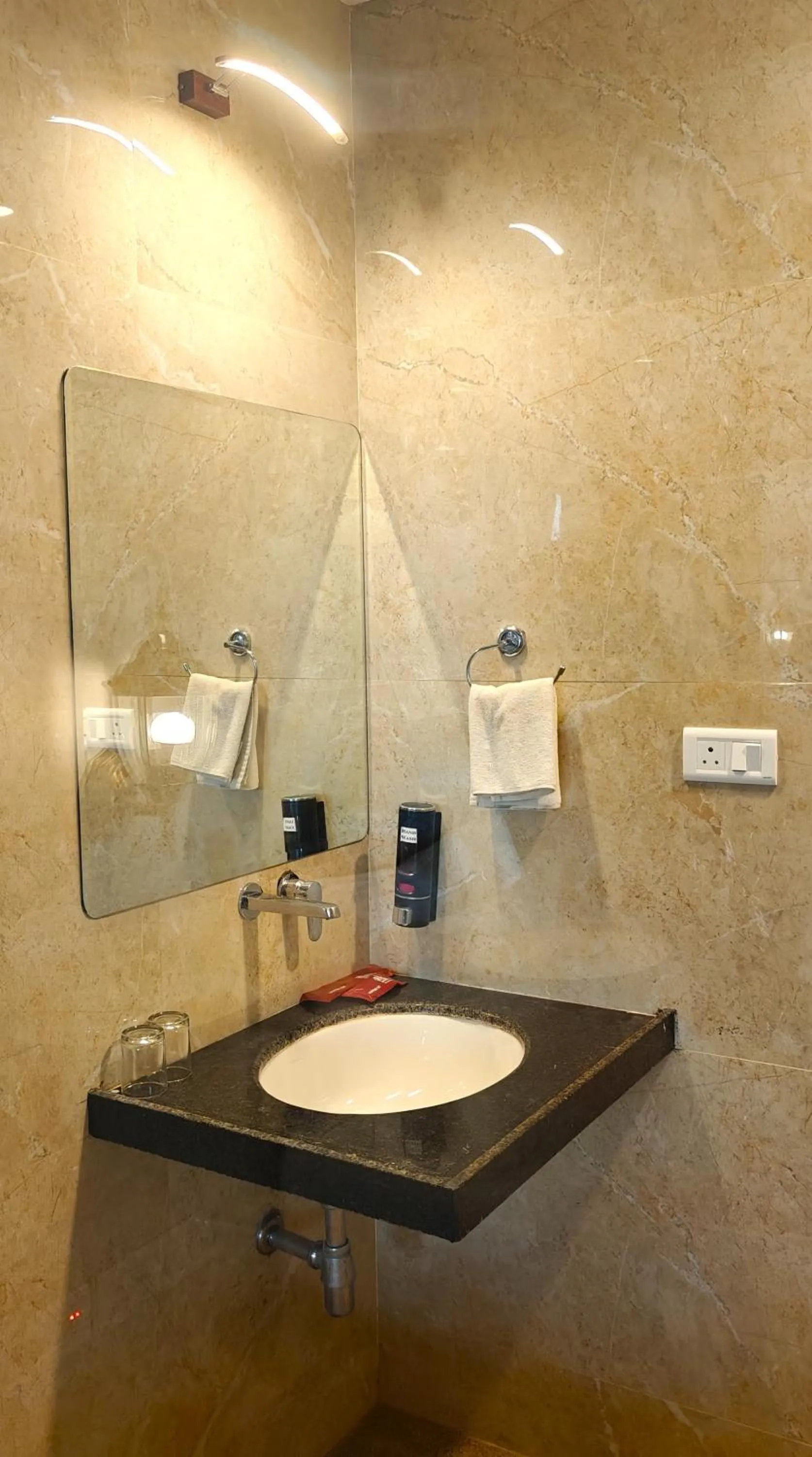 Shower in The Biletha Bagh