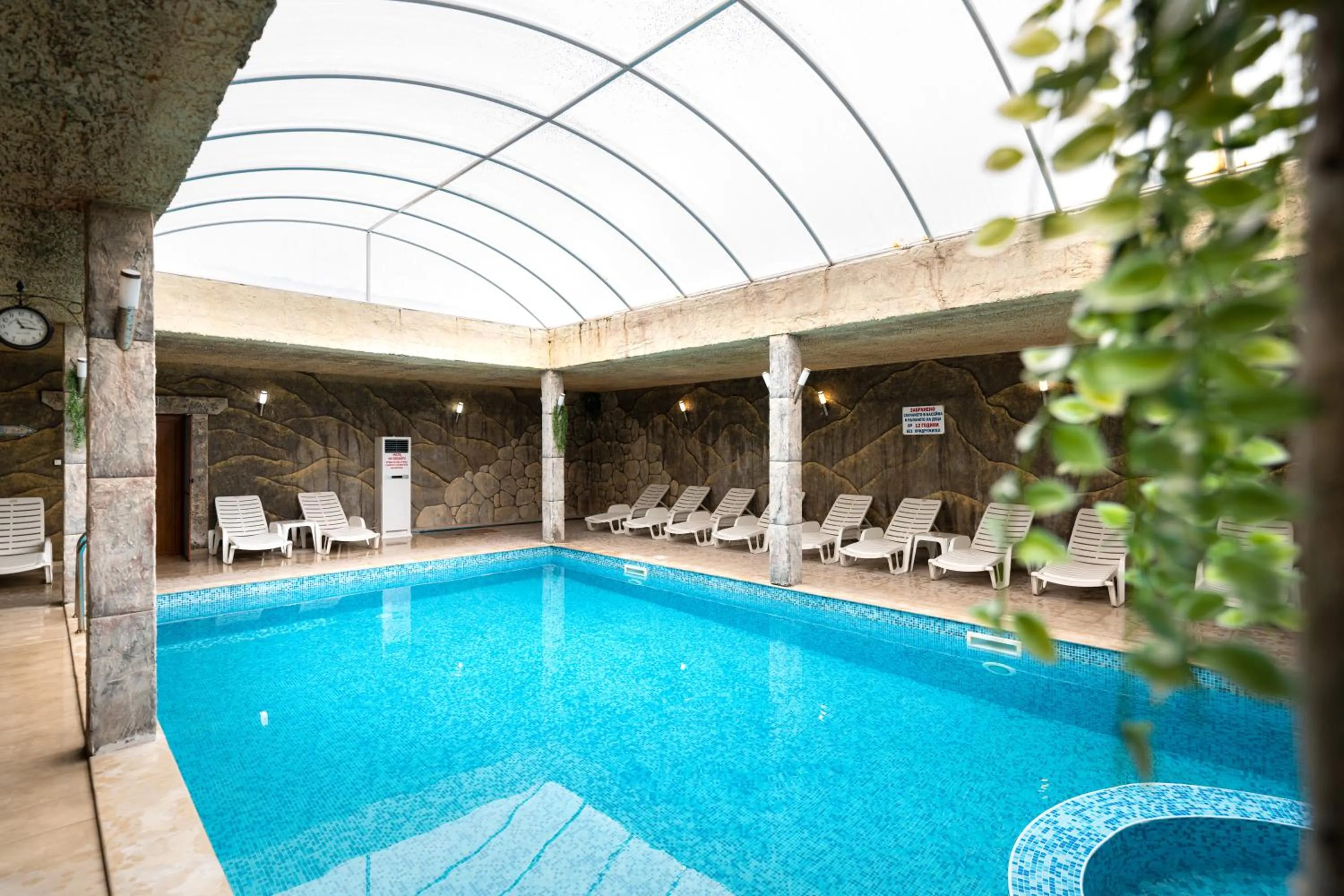 Swimming pool in Paradise SPA Hotel
