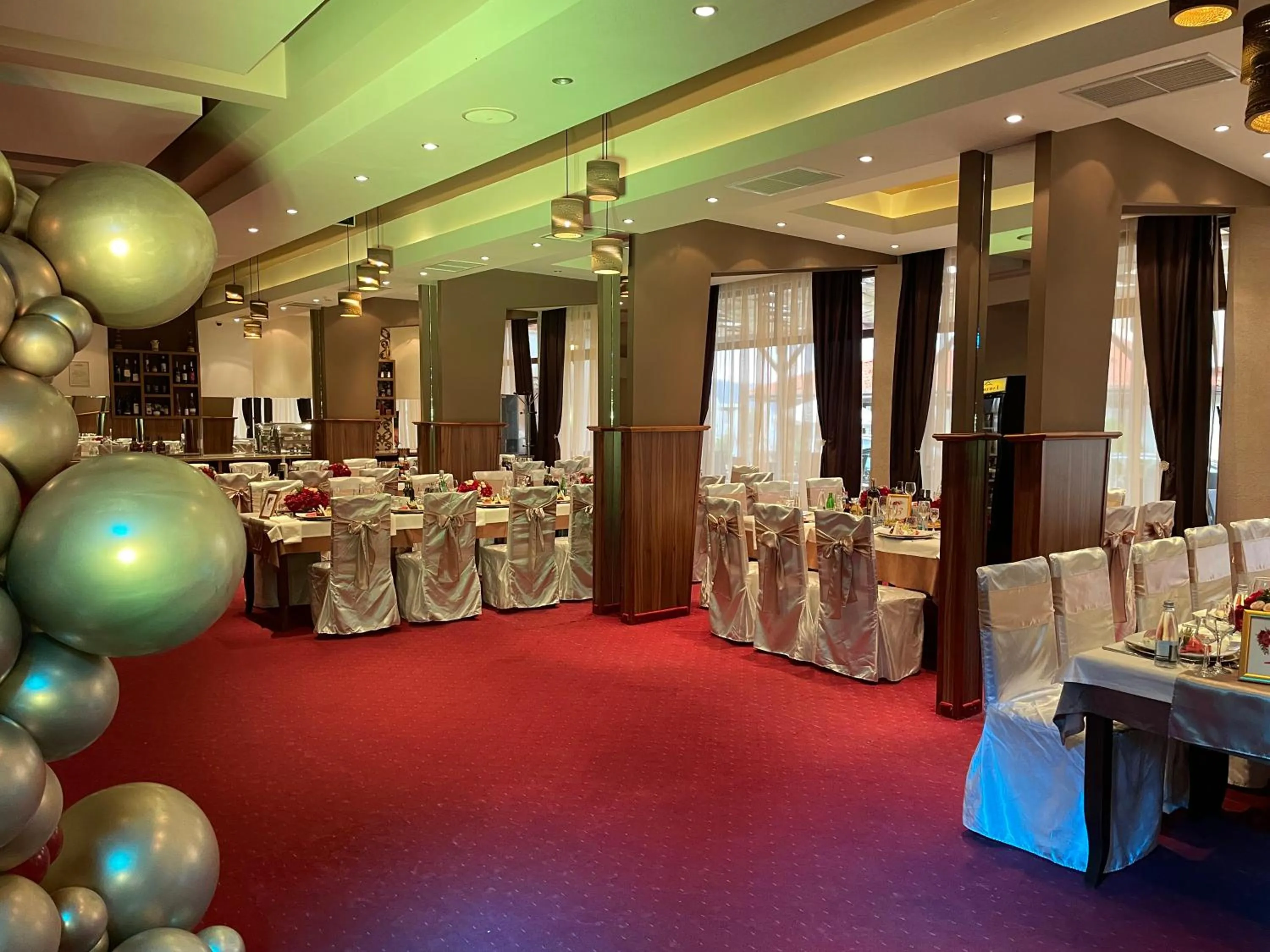 Restaurant/places to eat in Paradise SPA Hotel