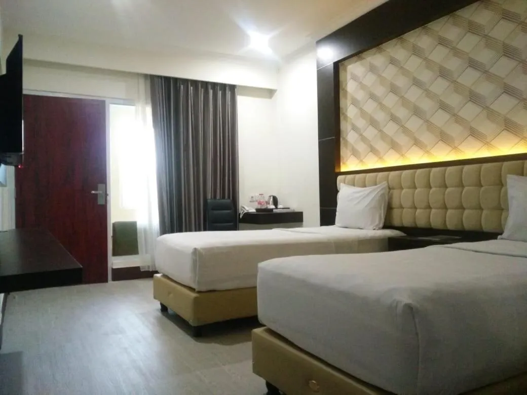 Bedroom in Sindoro Hotel Cilacap By Conary