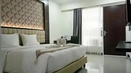 Bedroom in Sindoro Hotel Cilacap By Conary