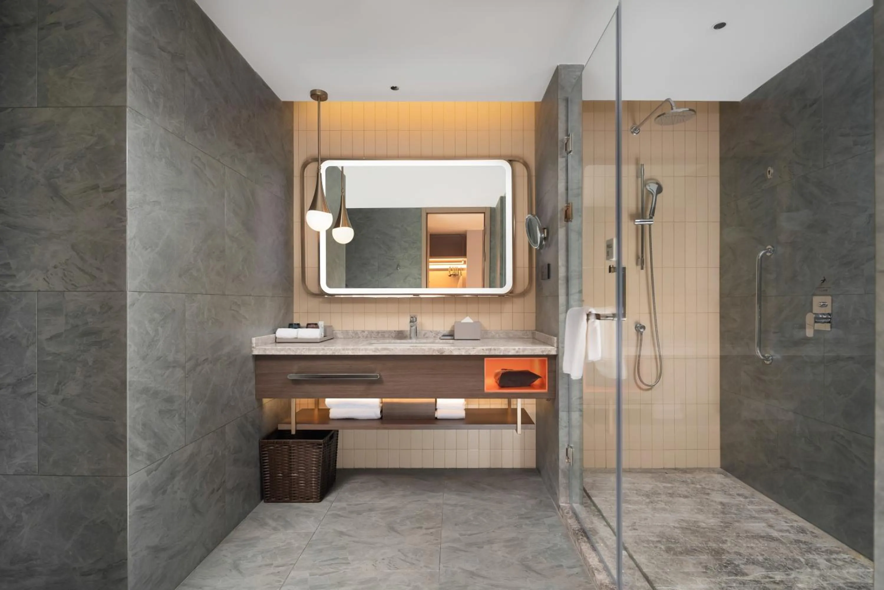 Shower in Home2 Suite by Hilton Dongguan Shijie