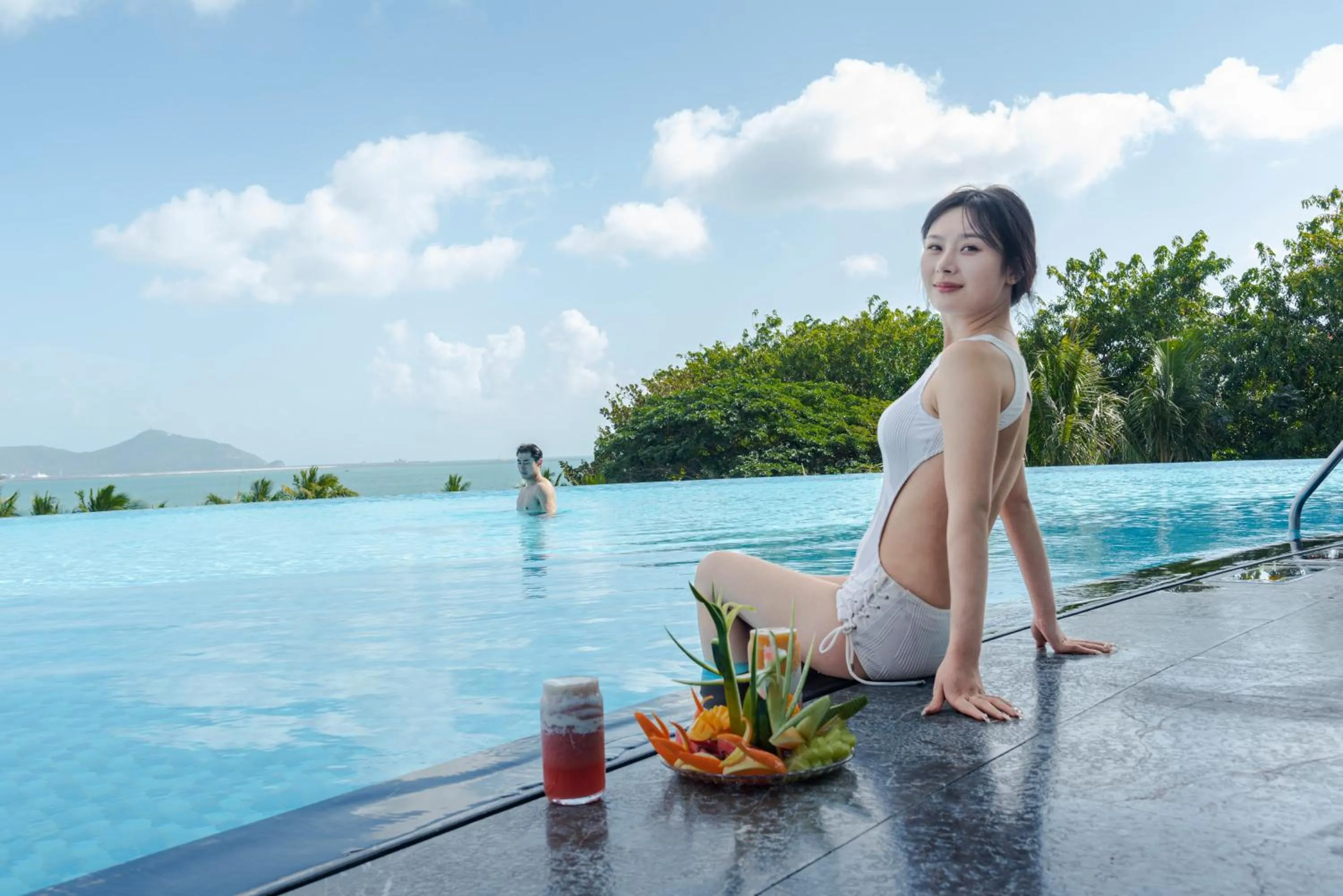 Swimming pool in Sanya Junji Seaview Hotel