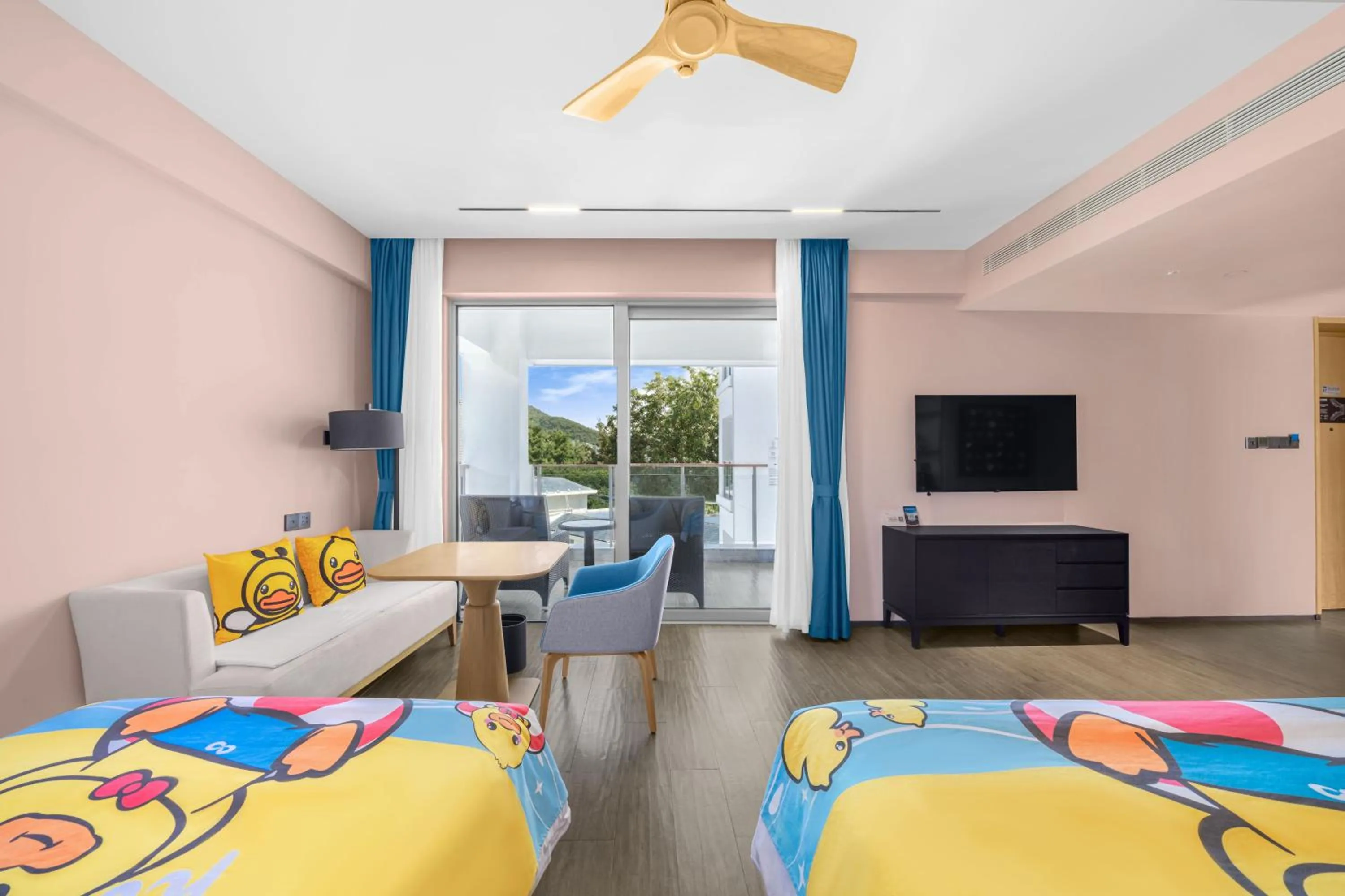 Bed in Sanya Junji Seaview Hotel