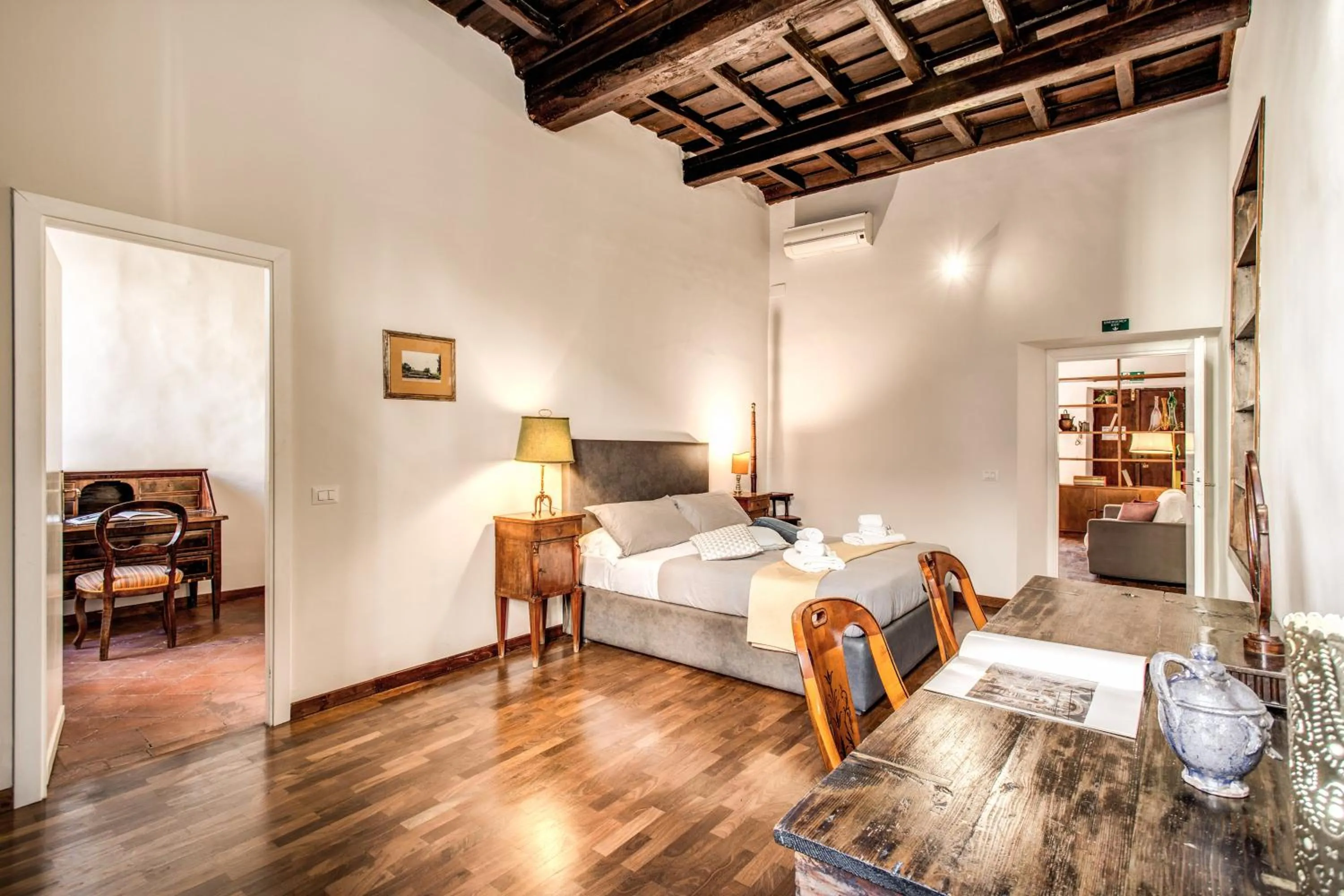 Photo of the whole room in Borgo Pio Passetto Papale