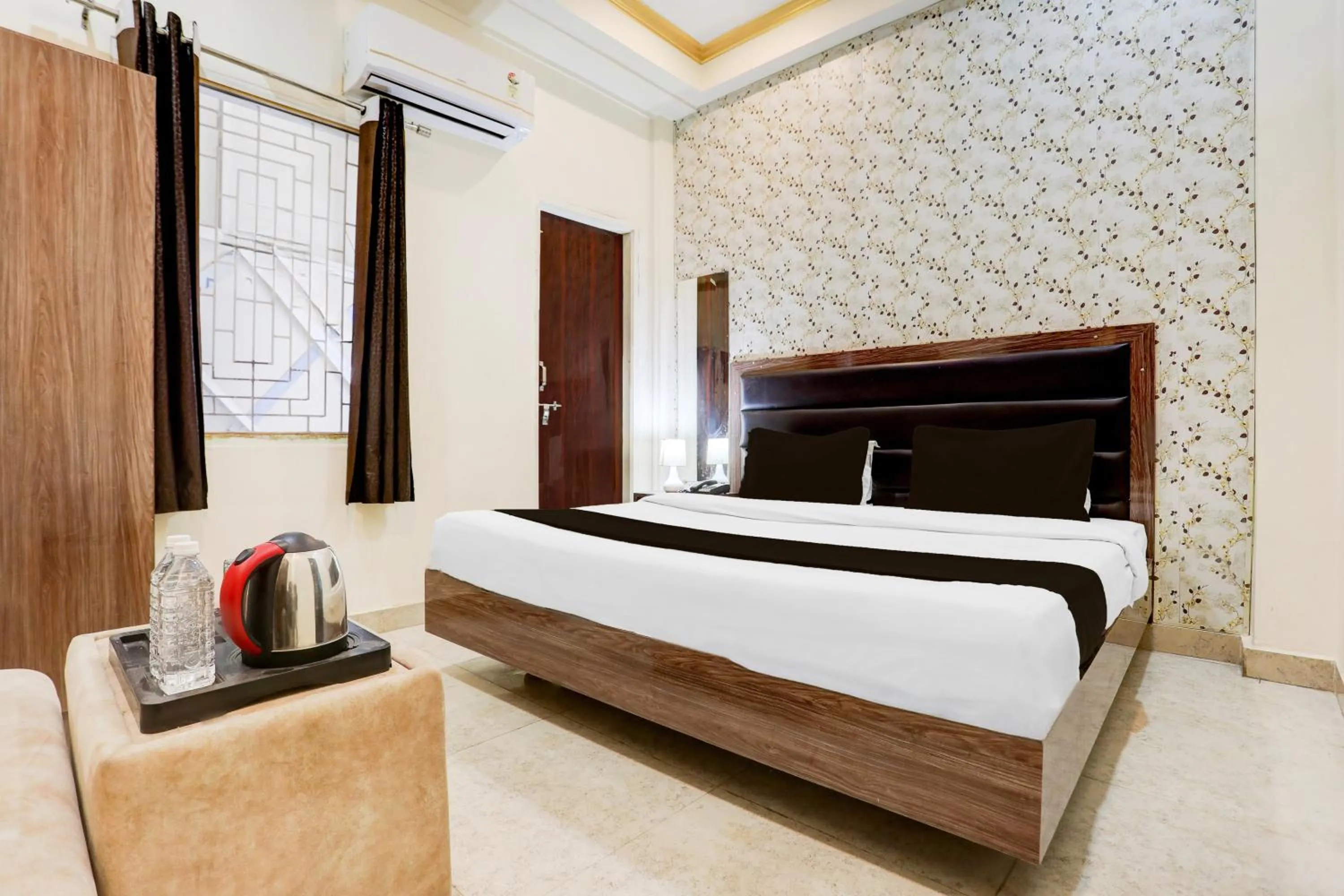 Bedroom, Bed in Super Hotel O Sankat Mochan Gandhi Nagar